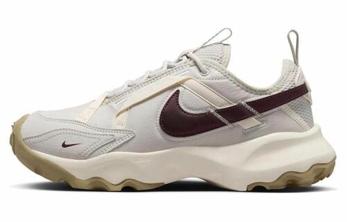 Женские кроссовки Nike TC 7900 зеленые
