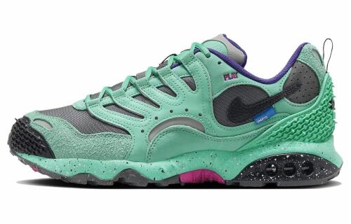 UNDEFEATED x Nike Air Terra Humara Light Menta