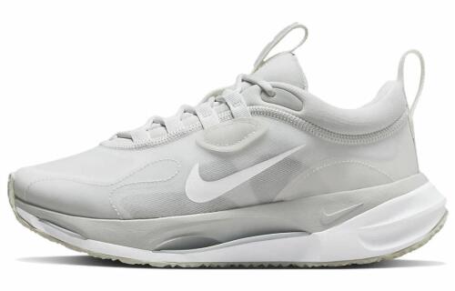 Женские кроссовки Nike Spark белые