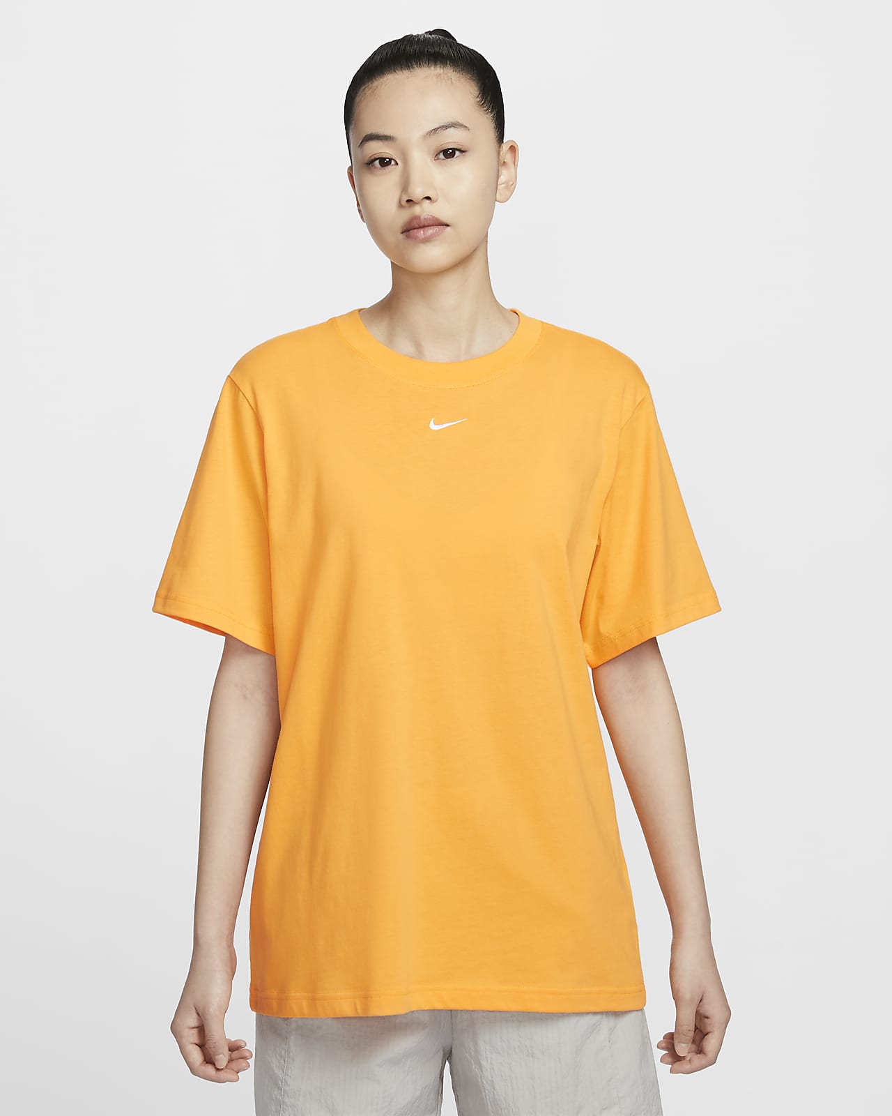 Женская футболка Nike Sportswear белая