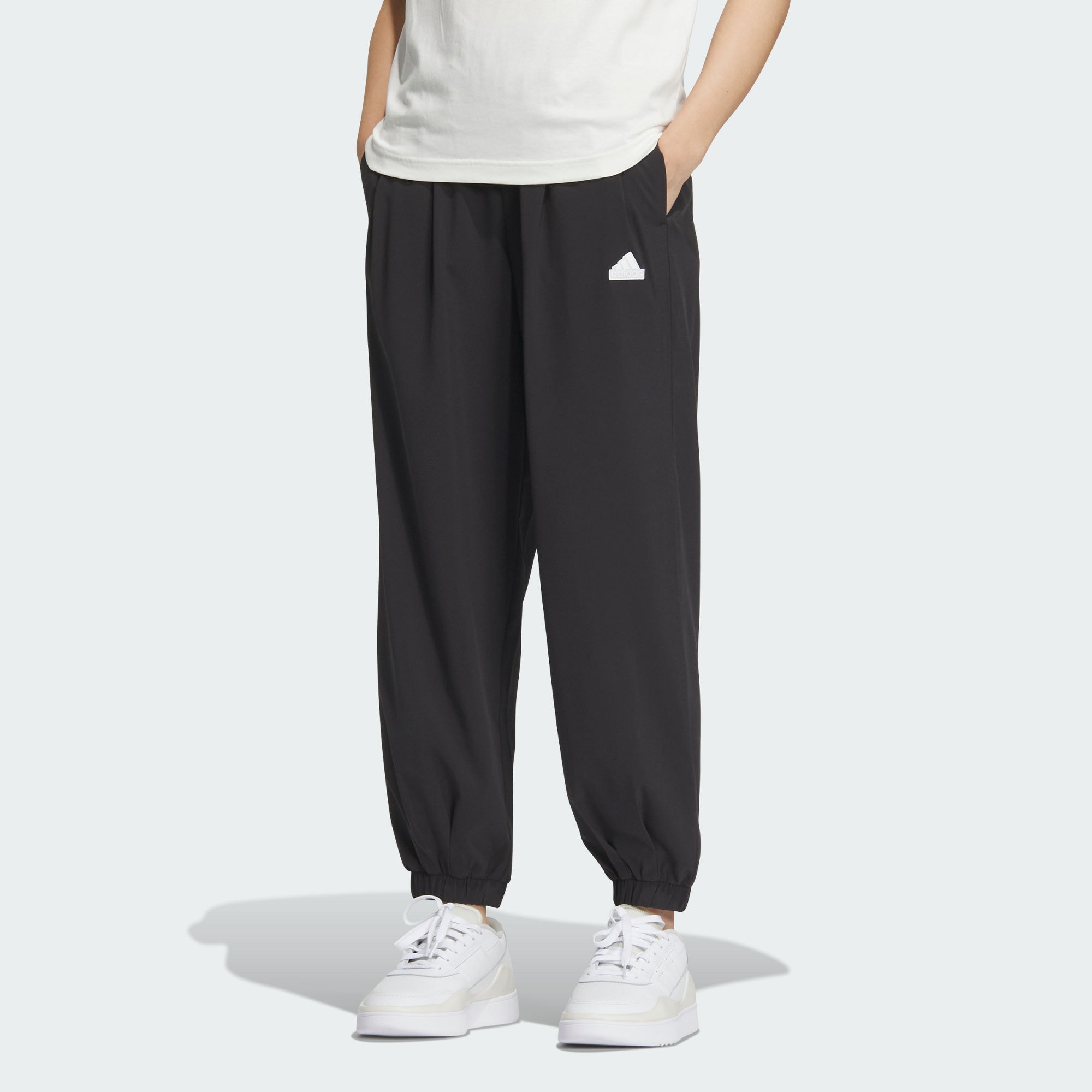 Женские брюки adidas SPORTSWEAR PANTS черно-белые