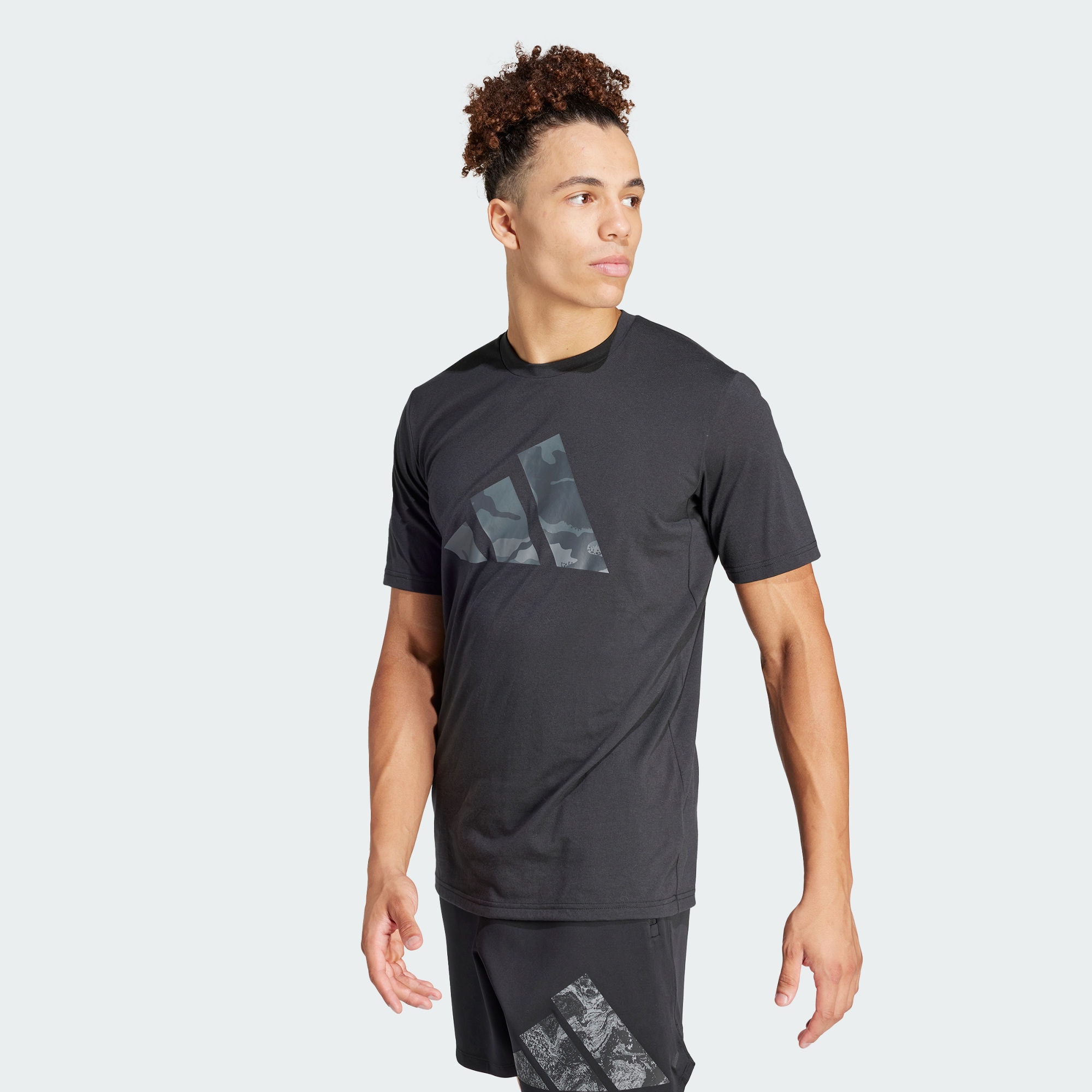 Мужская футболка adidas TRAIN ESSENTIALS LOVE CAMO TEE IM7451