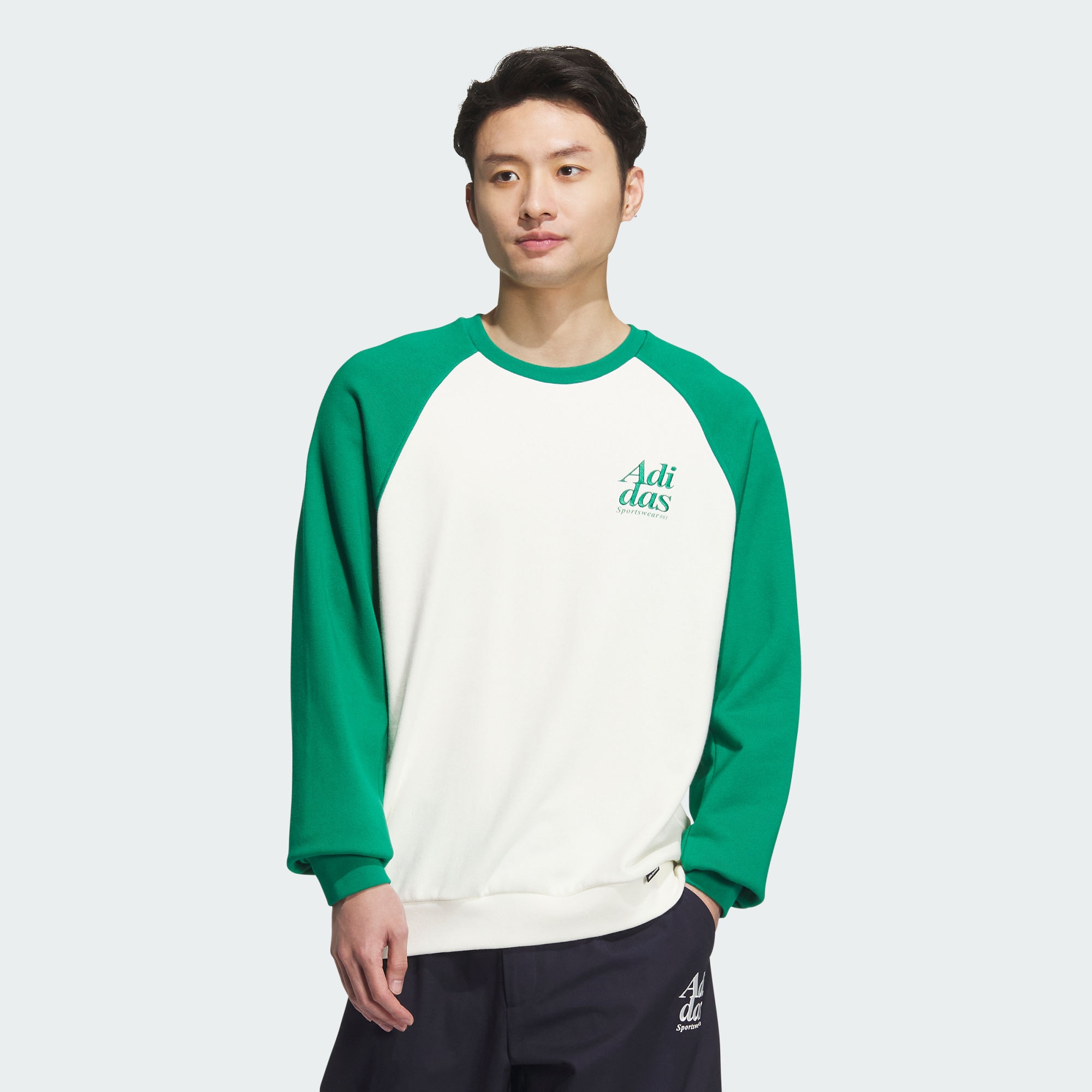 Мужской свитшот adidas SMALL LOGO SWEATSHIRT JE6111