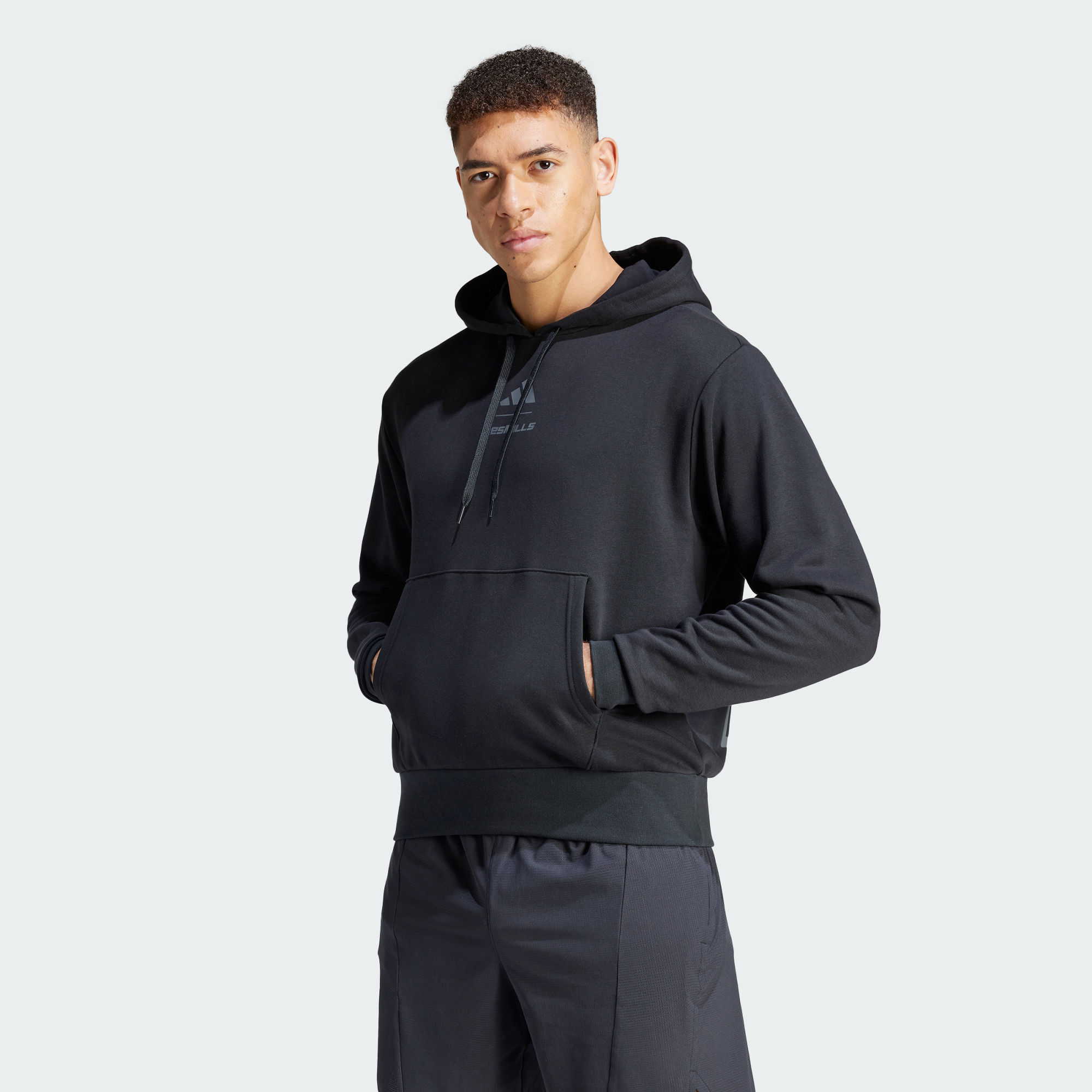 Мужское худи adidas LES MILLS GRAPHIC HOODIE черное