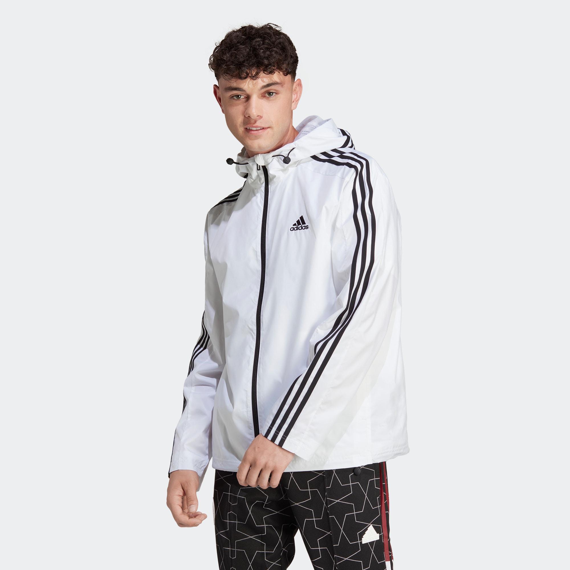 Мужская куртка adidas ESSENTIALS WOVEN WINDBREAKER белая