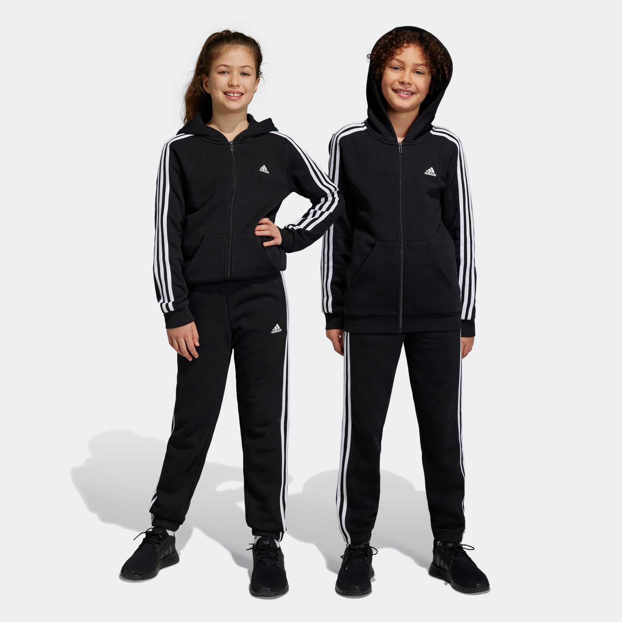 Детские брюки adidas ESSENTIALS FLEECE PANTS черно-белые