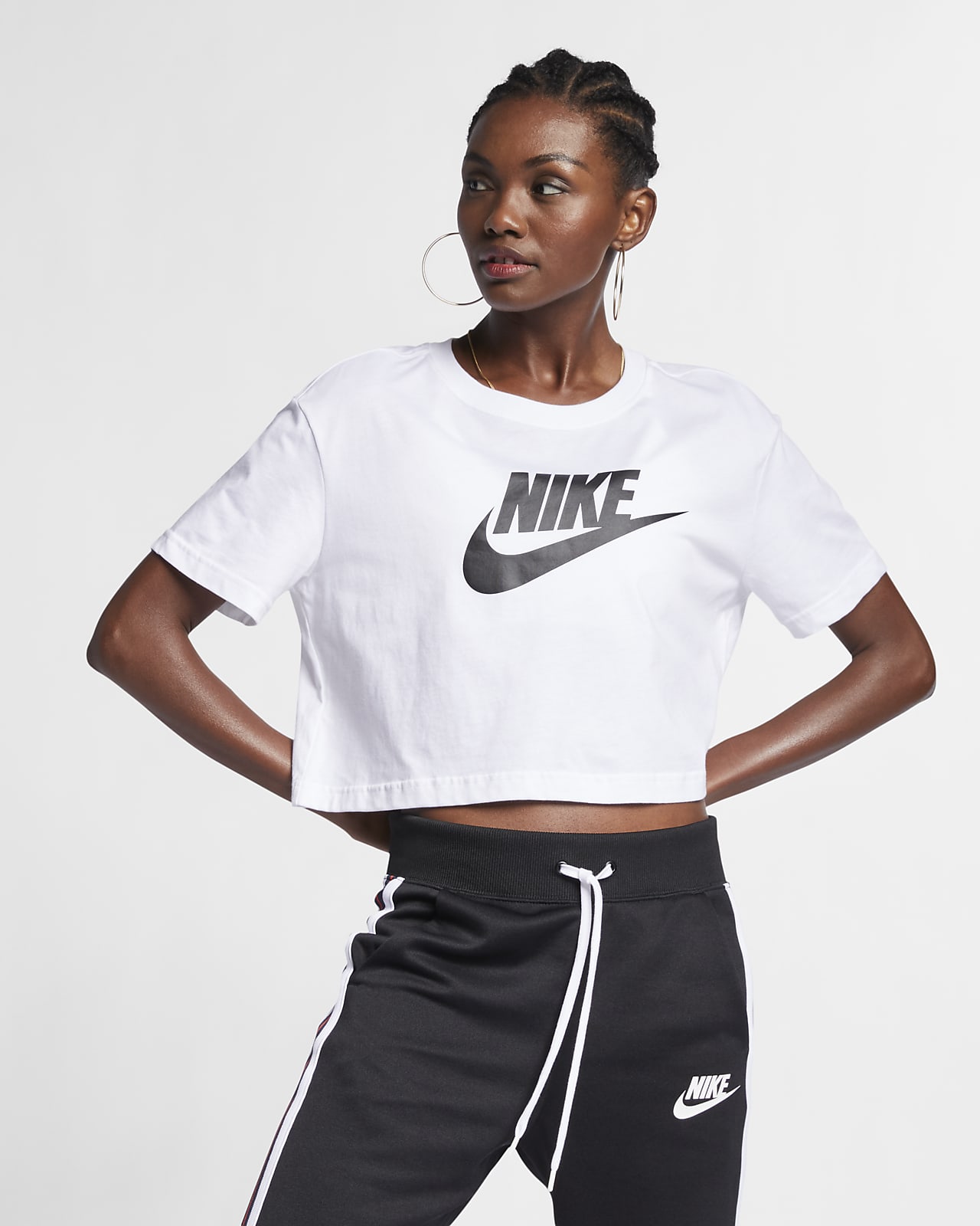 Женская футболка Nike Sportswear Essential черная