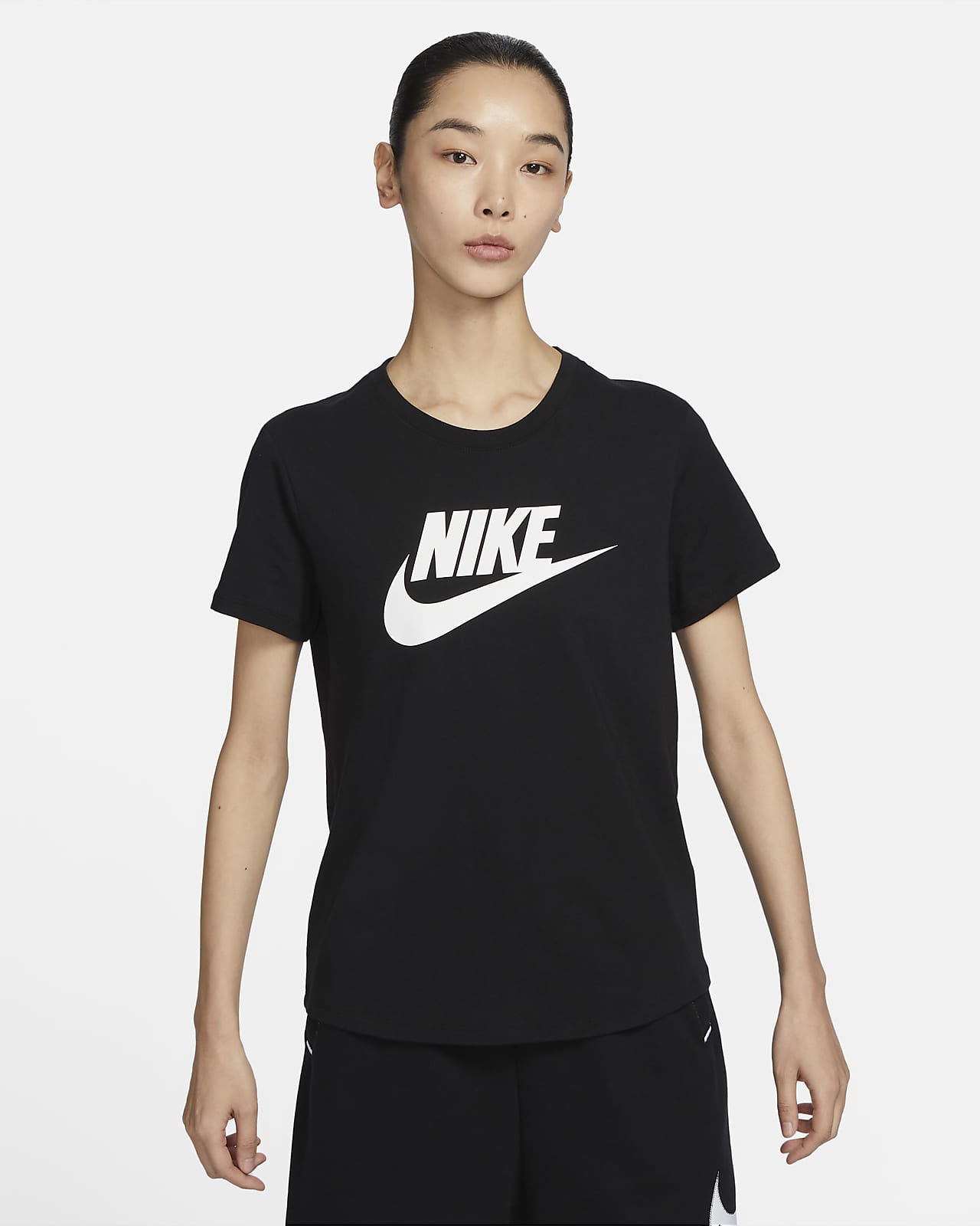 Женская футболка Nike Sportswear Essentials черная