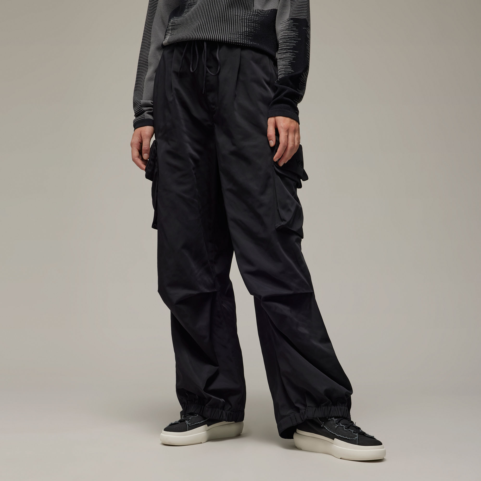 Женские брюки adidas TWILL CARGO PANTS Черные