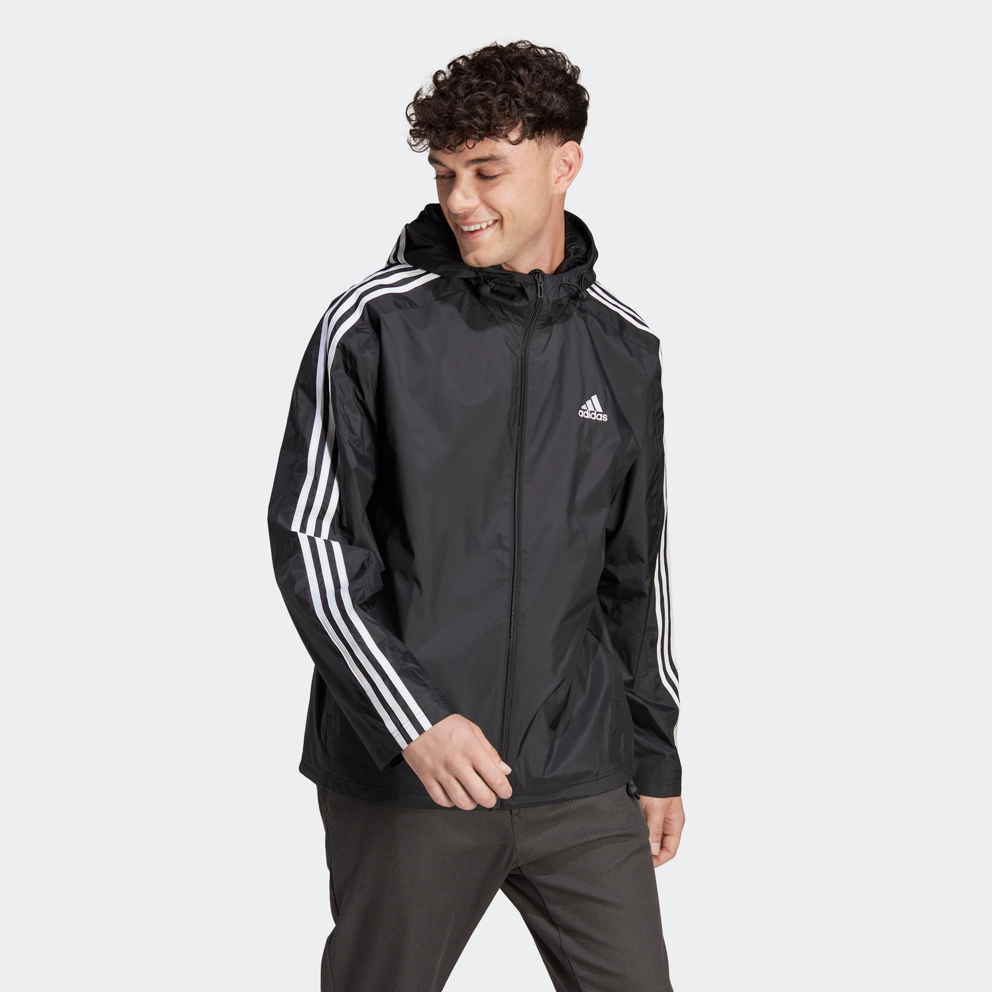 Мужская куртка adidas ESSENTIALS WOVEN WINDBREAKER черная