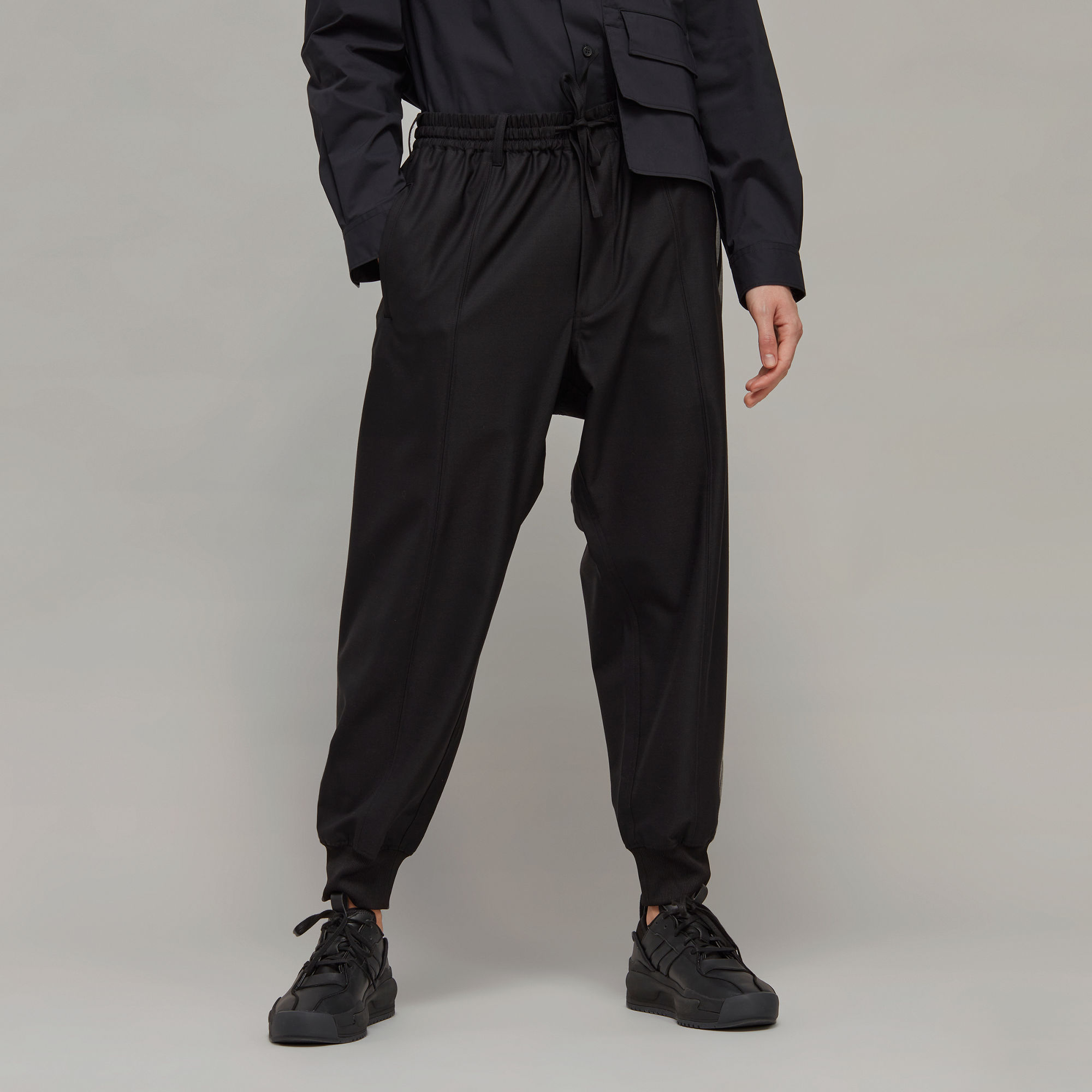 Брюки adidas REFINED WOOL CUFFED PANTS