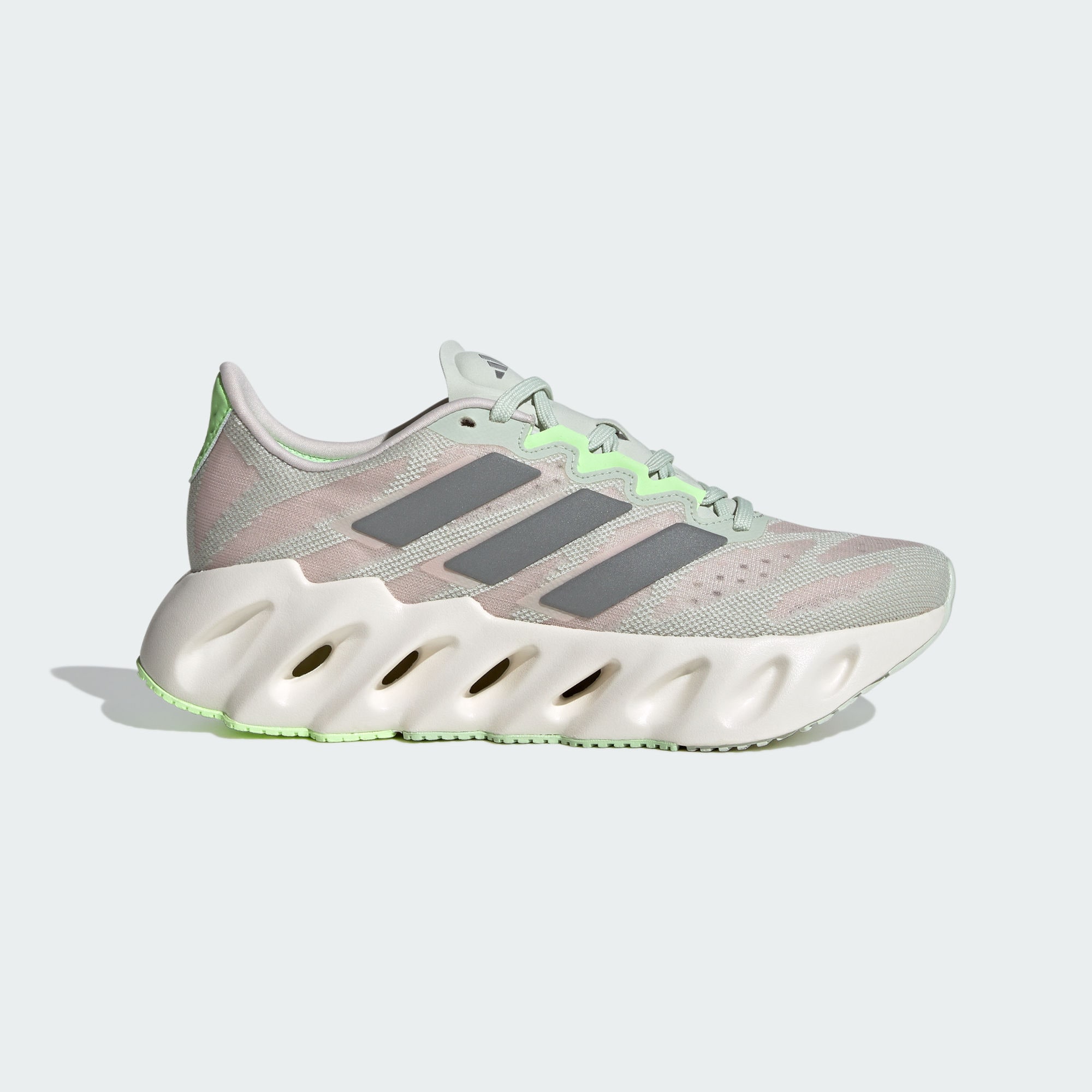 Женские кроссовки adidas SWITCH FWD RUNNING SHOES ID2646