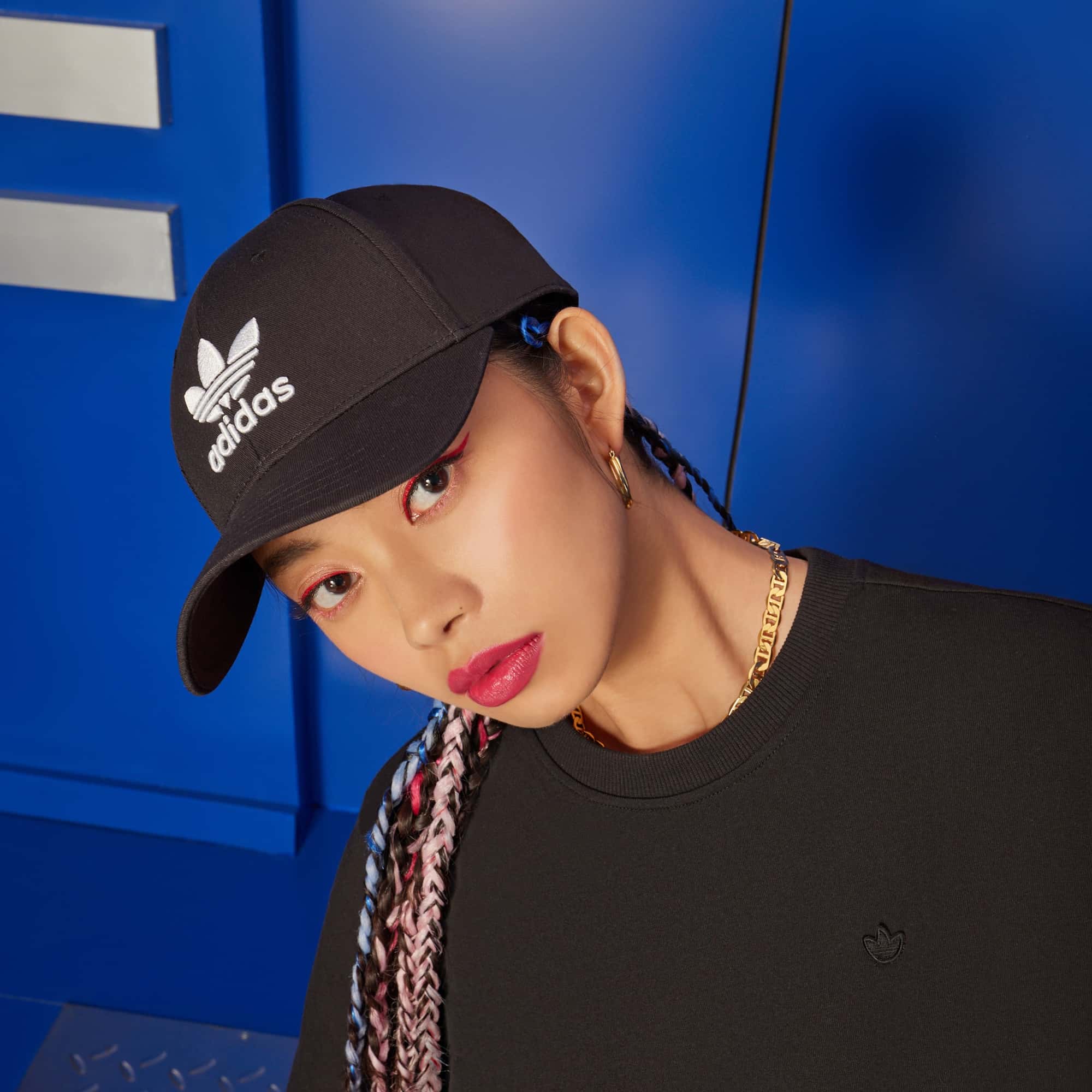 Кепка adidas ADICOLOR TREFOIL BASEBALL CAP черно-белая