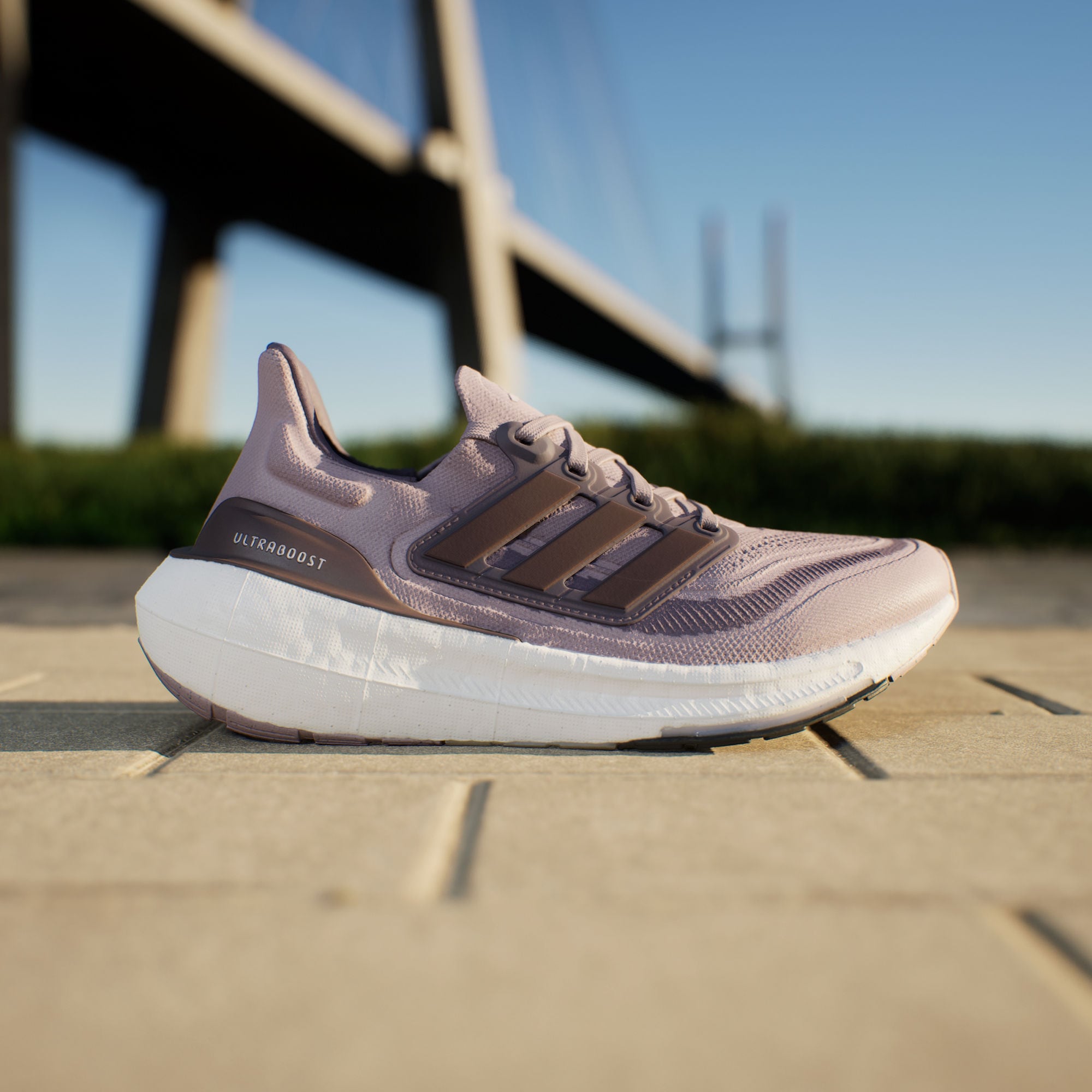 Женские кроссовки adidas ULTRABOOST LIGHT SHOES IE3336