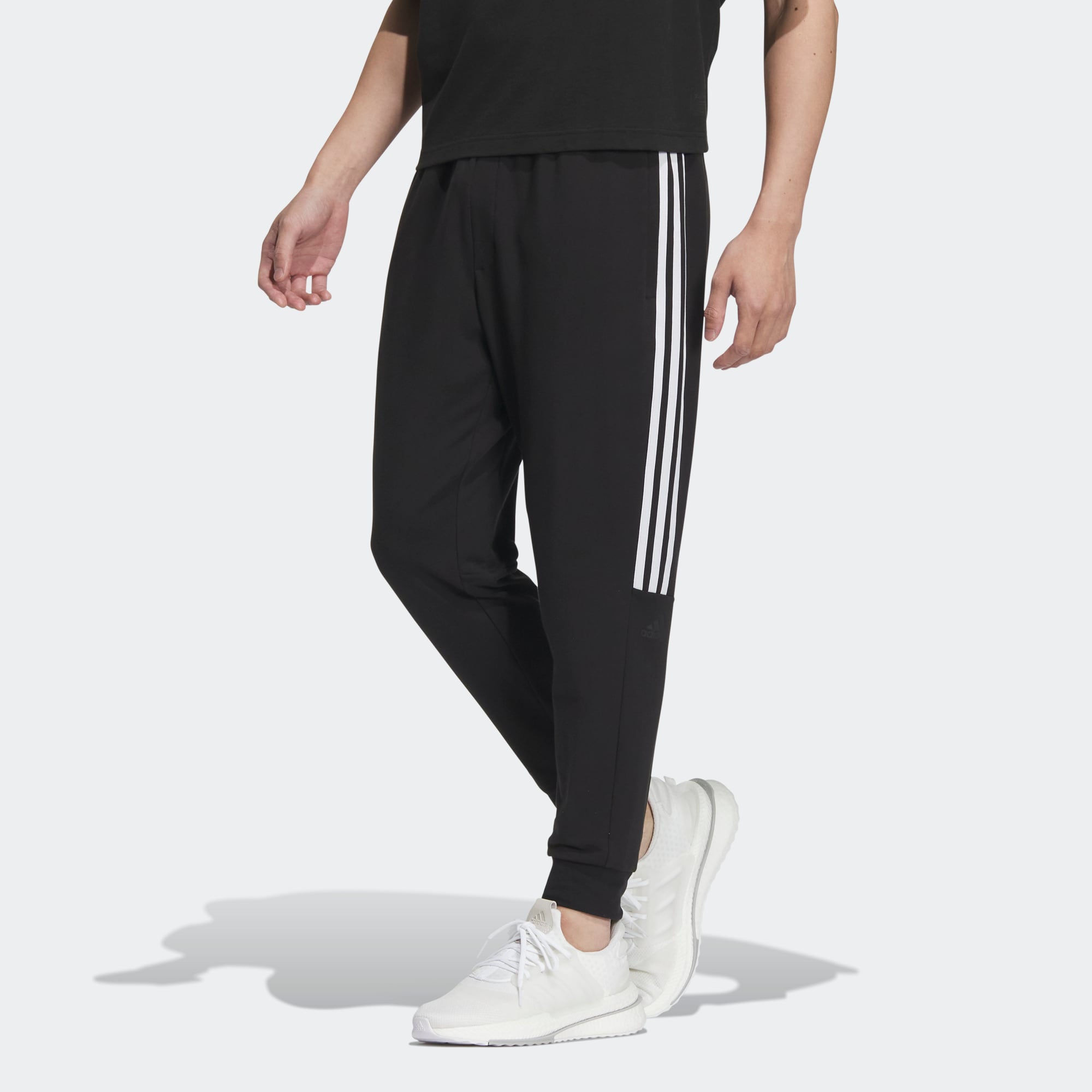 Мужские брюки adidas MUST HAVES KNIT PANTS IA8182