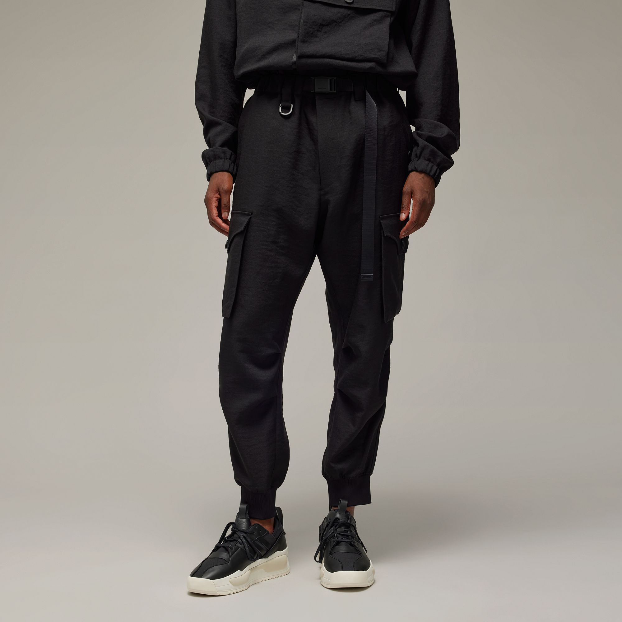 Мужские брюки adidas UNIFORM CUFFED CARGO PANTS