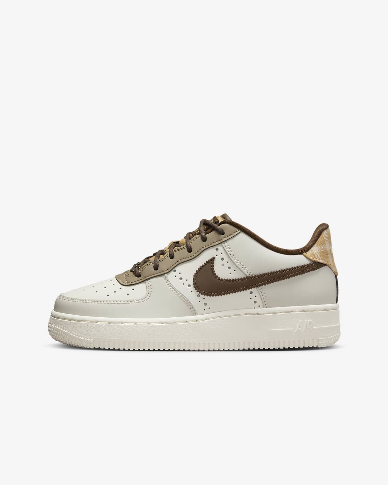 Детские кроссовки Nike Air Force 1 LV8 (GS) белые