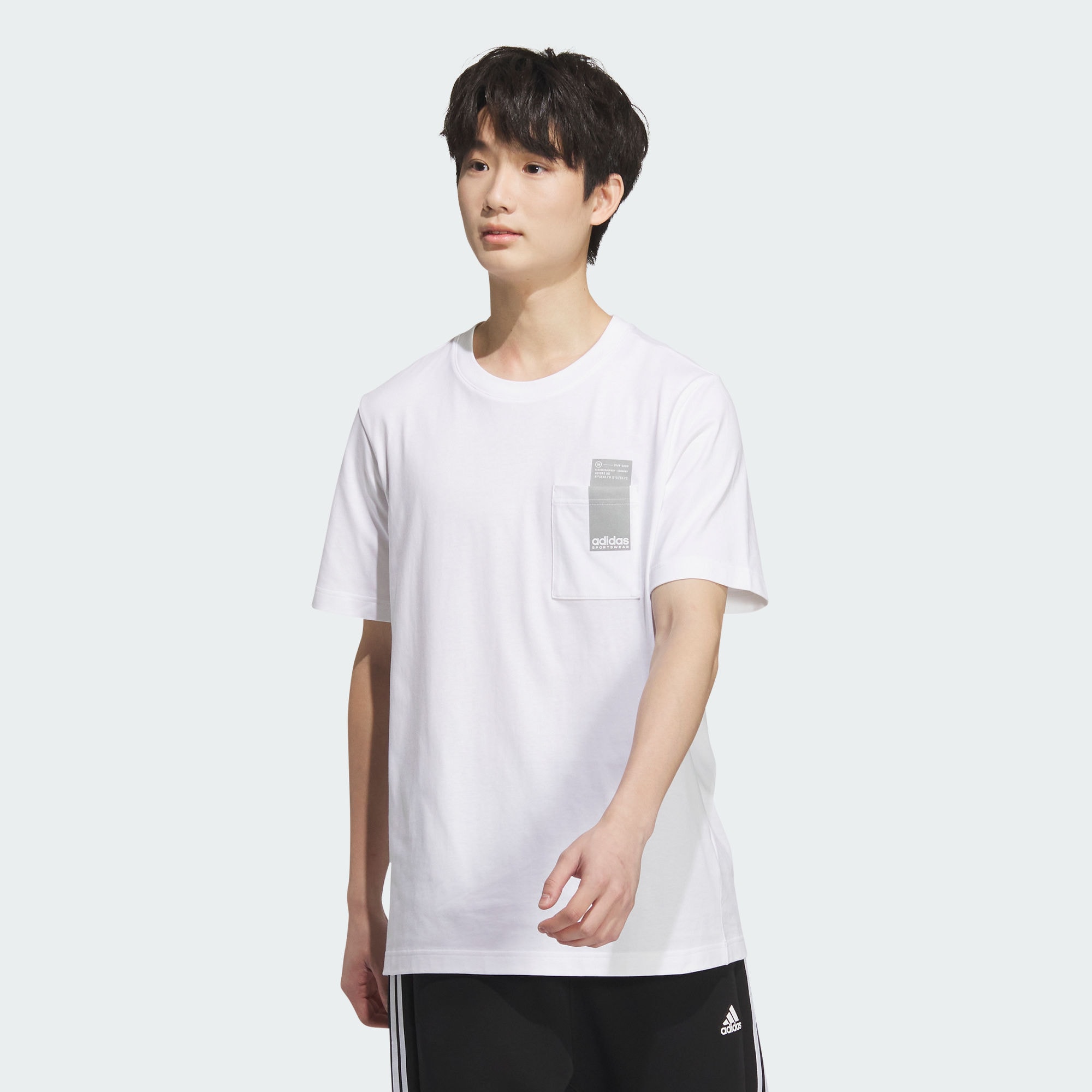 Футболка adidas SMALL LINEAR LOGO POCKET TEE белая