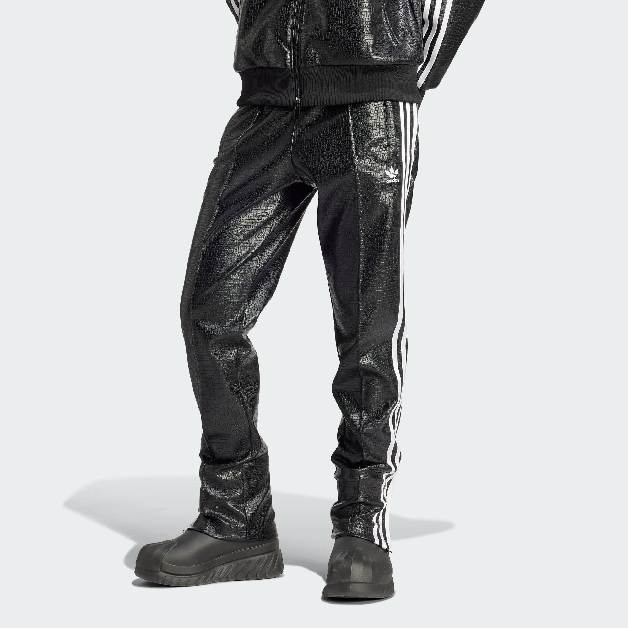 Женские брюки adidas PREMIUM FAUX LEATHER SST LUXE