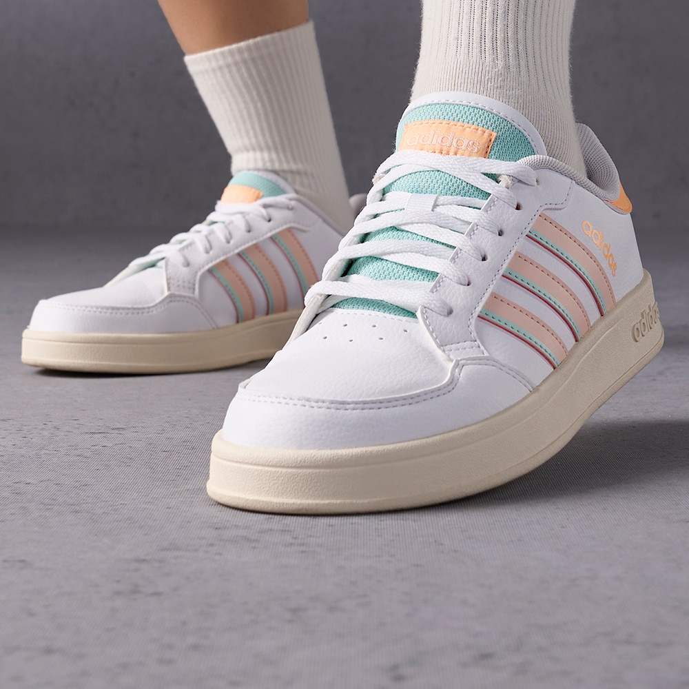 Женские кроссовки adidas BREAKNET SHOES IG6541