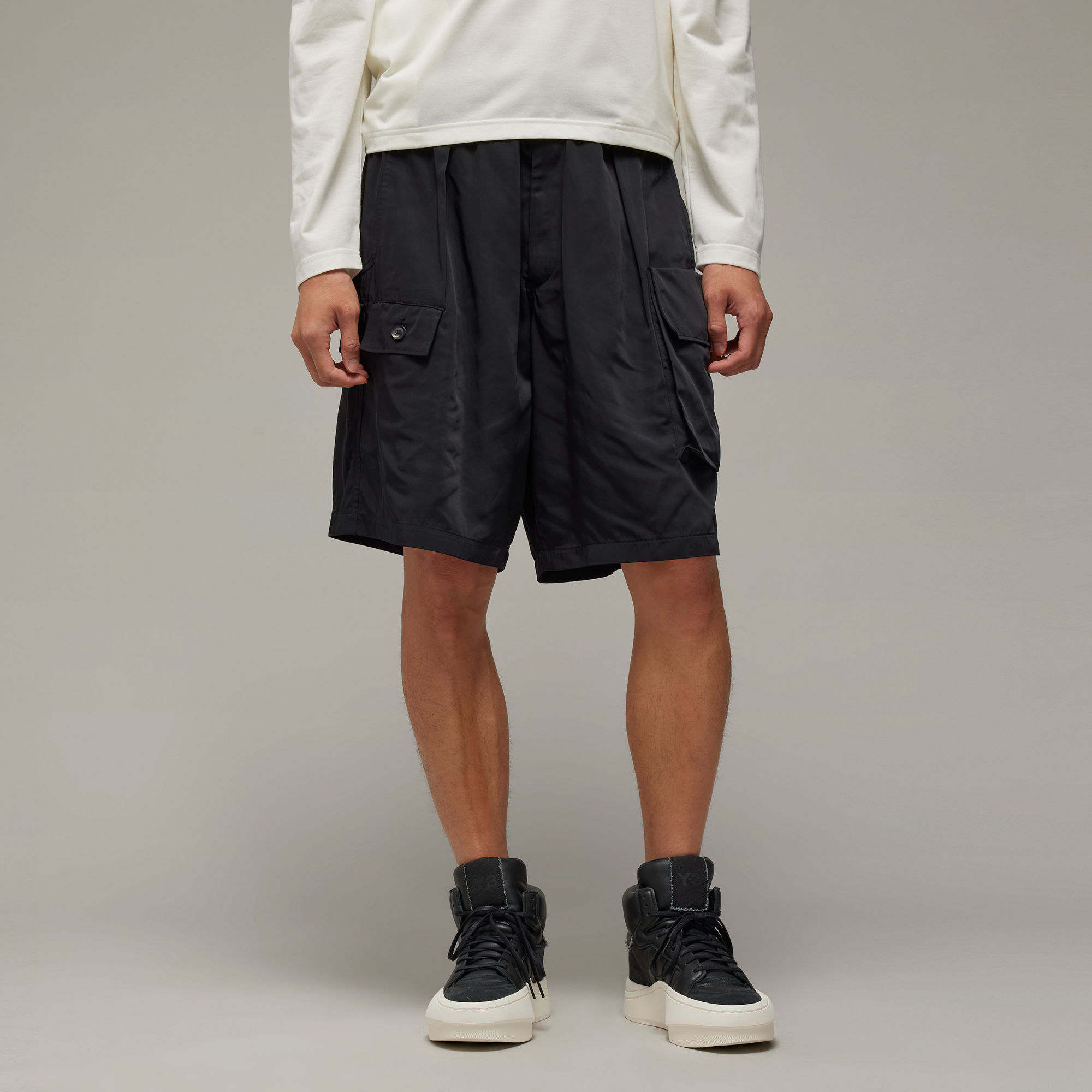 Мужские шорты adidas NYLON TWILL SHORTS черные