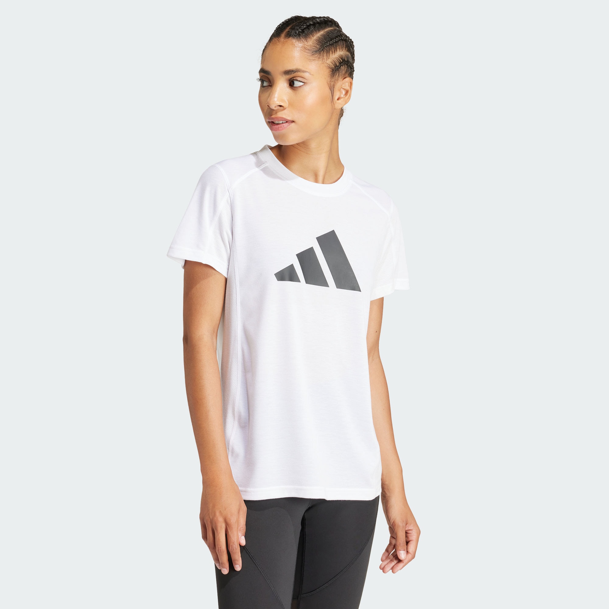 Женская футболка adidas TRAIN ESSENTIALS PERFORMANCE TEE черно-белая