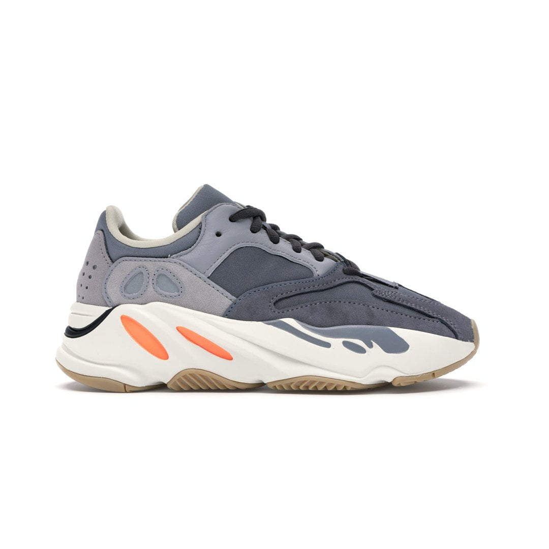 Кроссовки Adidas Yeezy Boost 700 Magnet серые