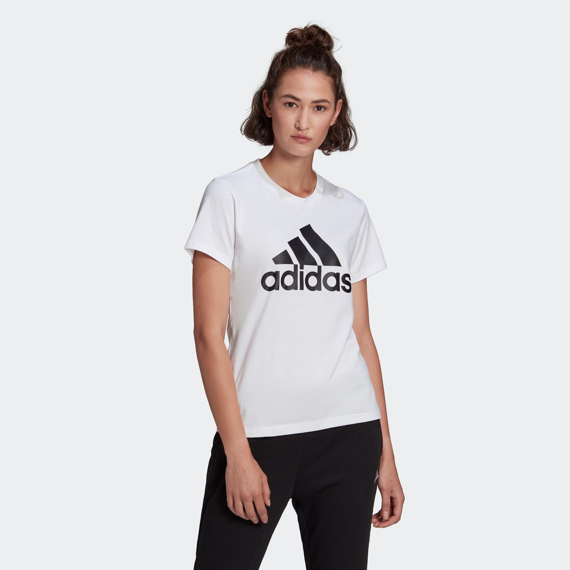 Женская футболка adidas LOUNGEWEAR ESSENTIALS LOGO TEE