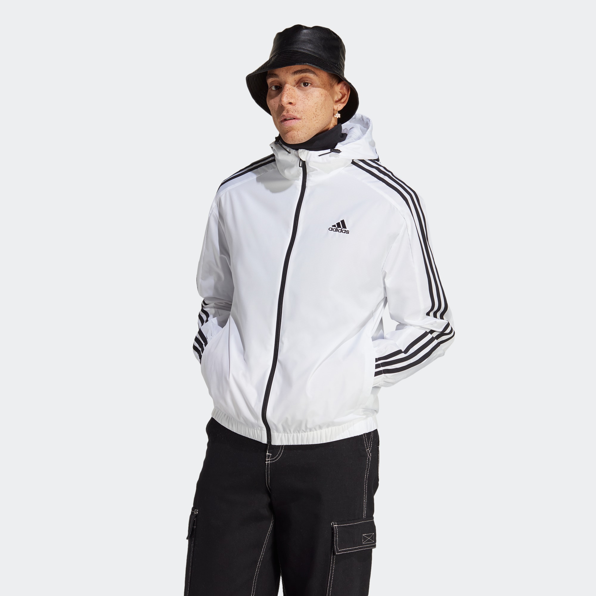 Мужская куртка adidas ESSENTIALS WOVEN WINDBREAKER белая