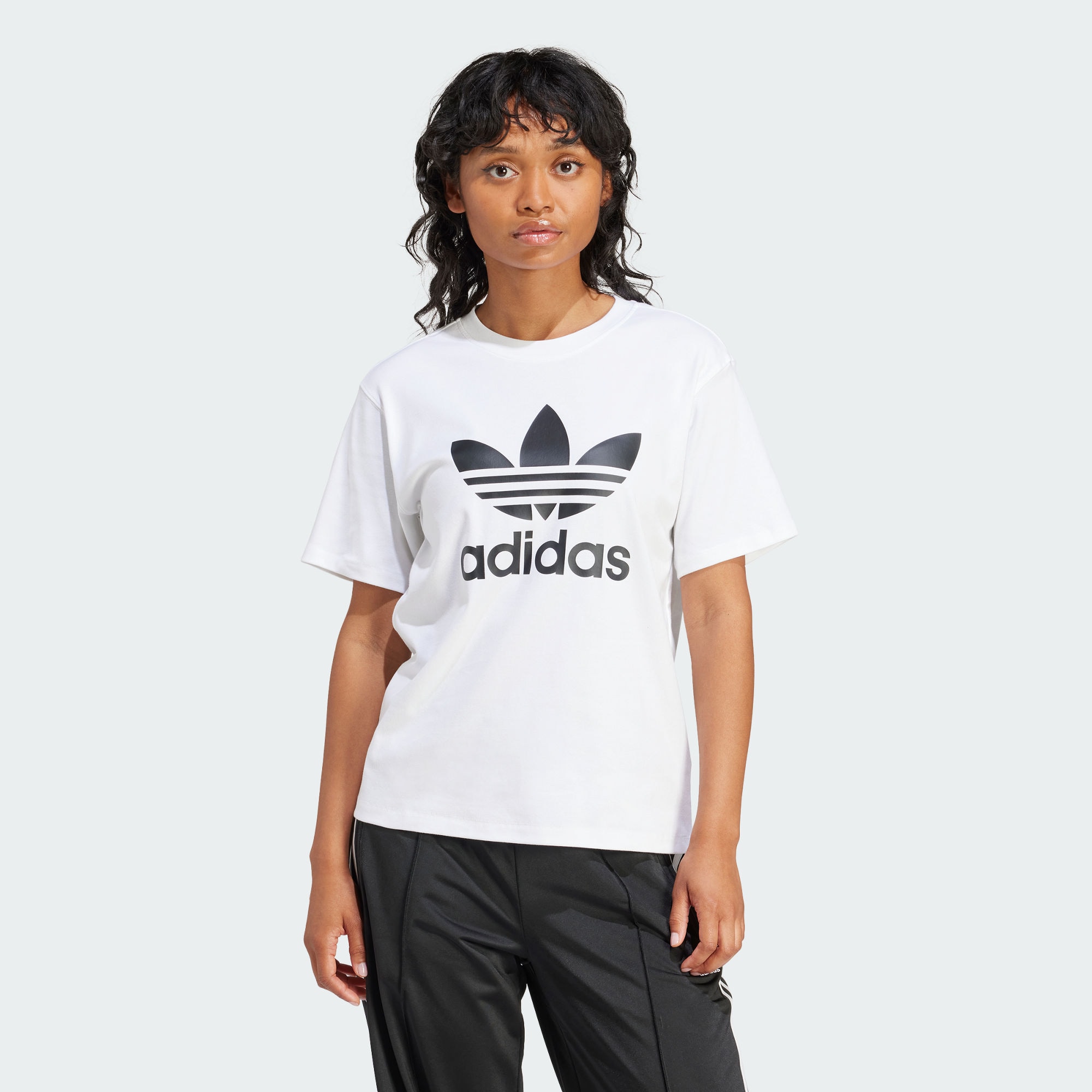 Женская футболка adidas ADICOLOR TREFOIL REGULAR TEE белая