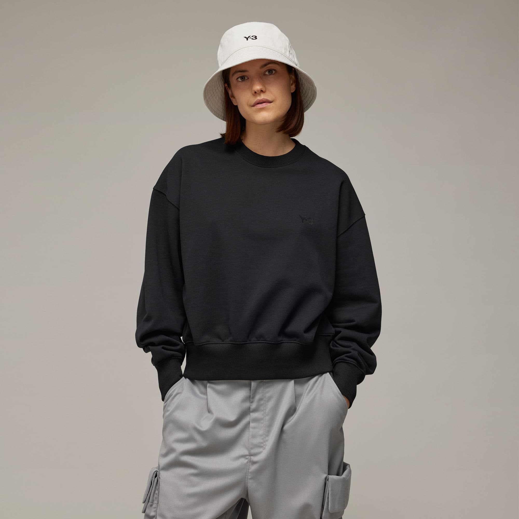 Женский свитшот adidas FRENCH TERRY BOXY SWEATSHIRT черный