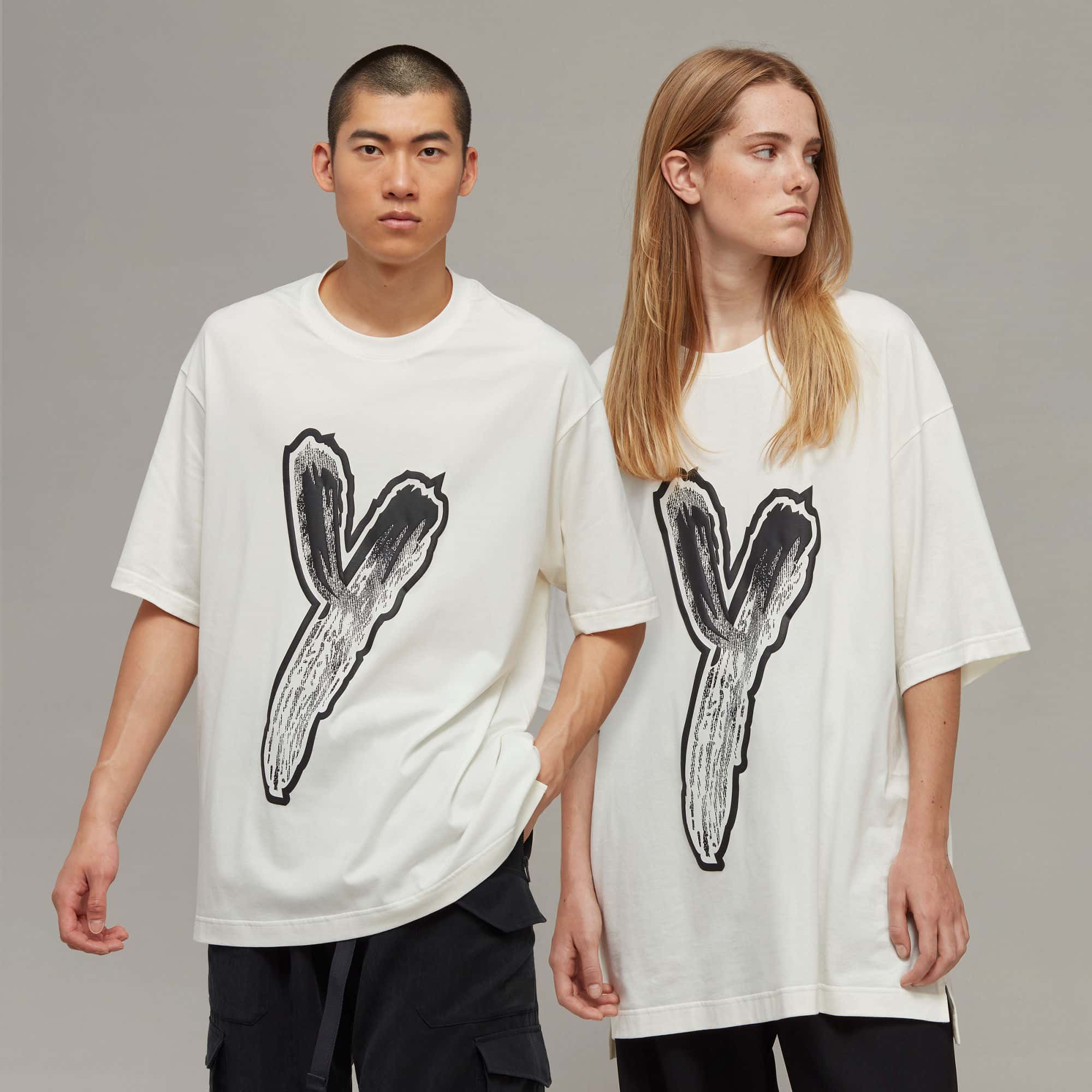 Футболка adidas GRAPHIC LOGO SHORT SLEEVE TEE