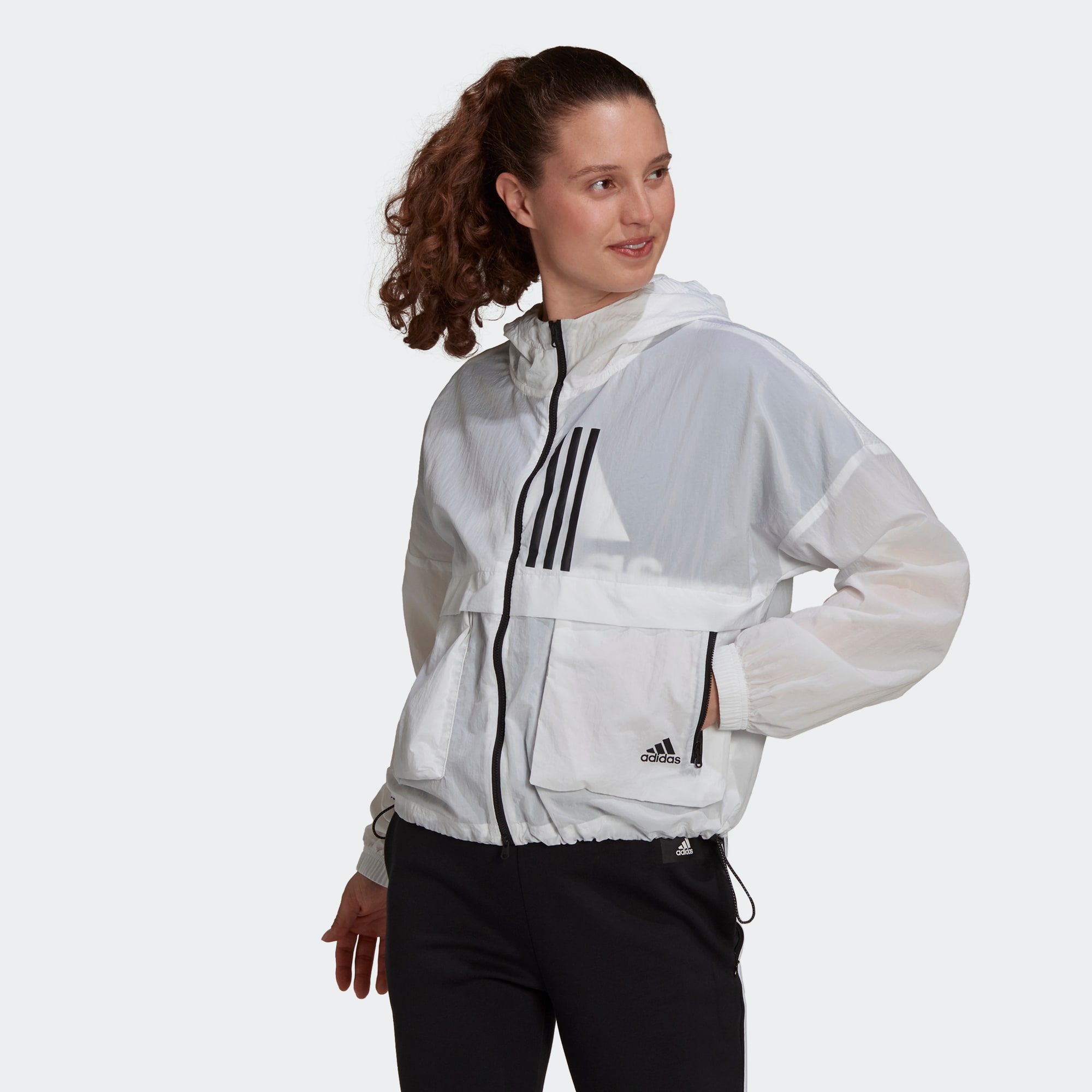 Женская куртка adidas SPORTSWEAR W.N.D. WINDBREAKER белая