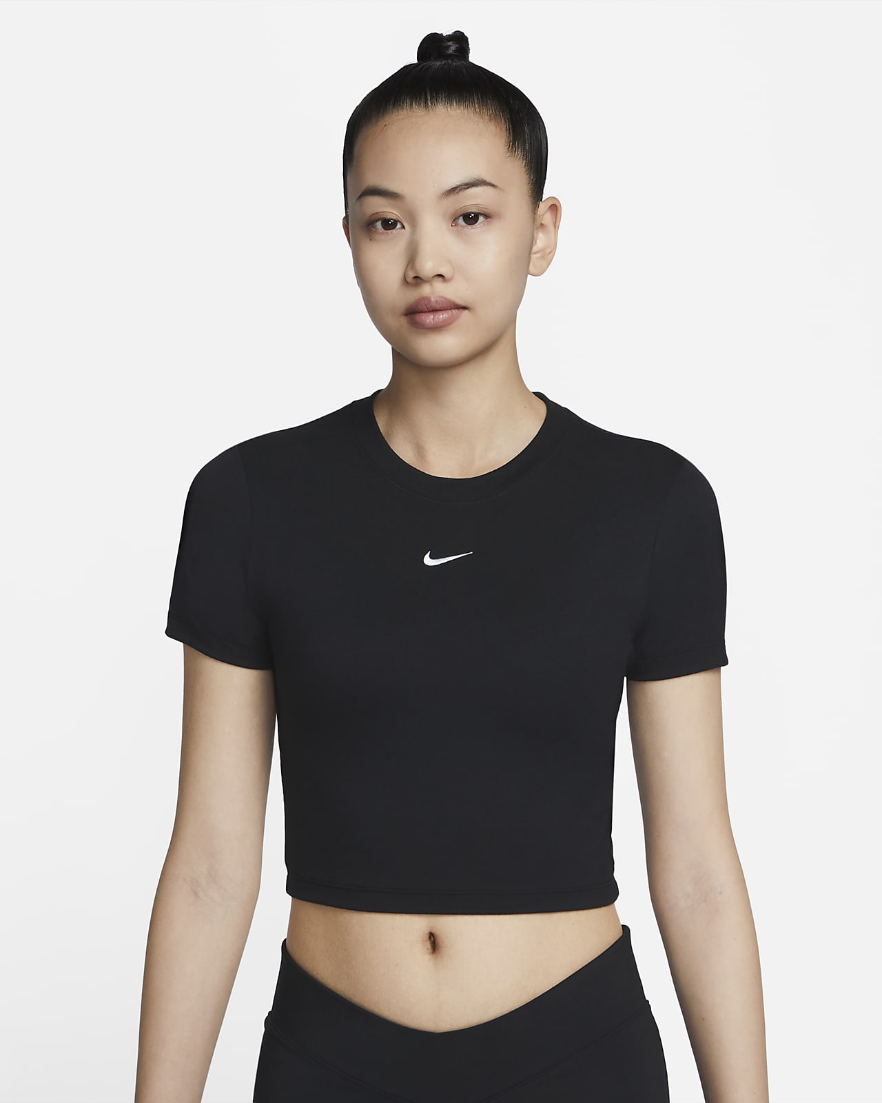 Женская футболка Nike Sportswear Essential черная