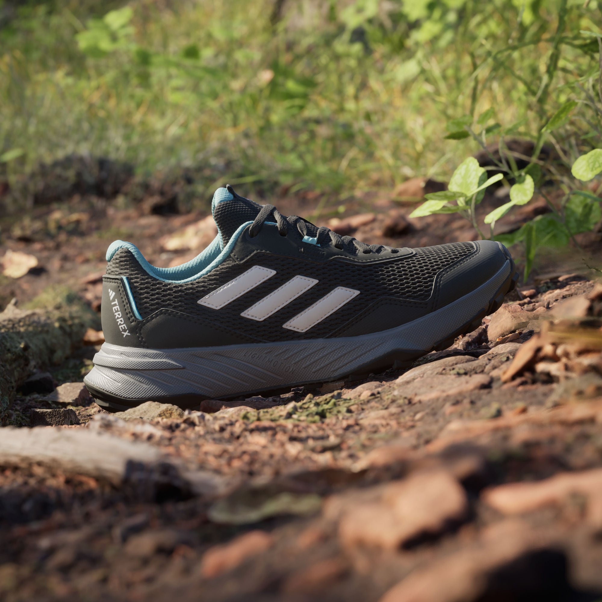 Женские кроссовки adidas TRACEFINDER TRAIL RUNNING SHOES