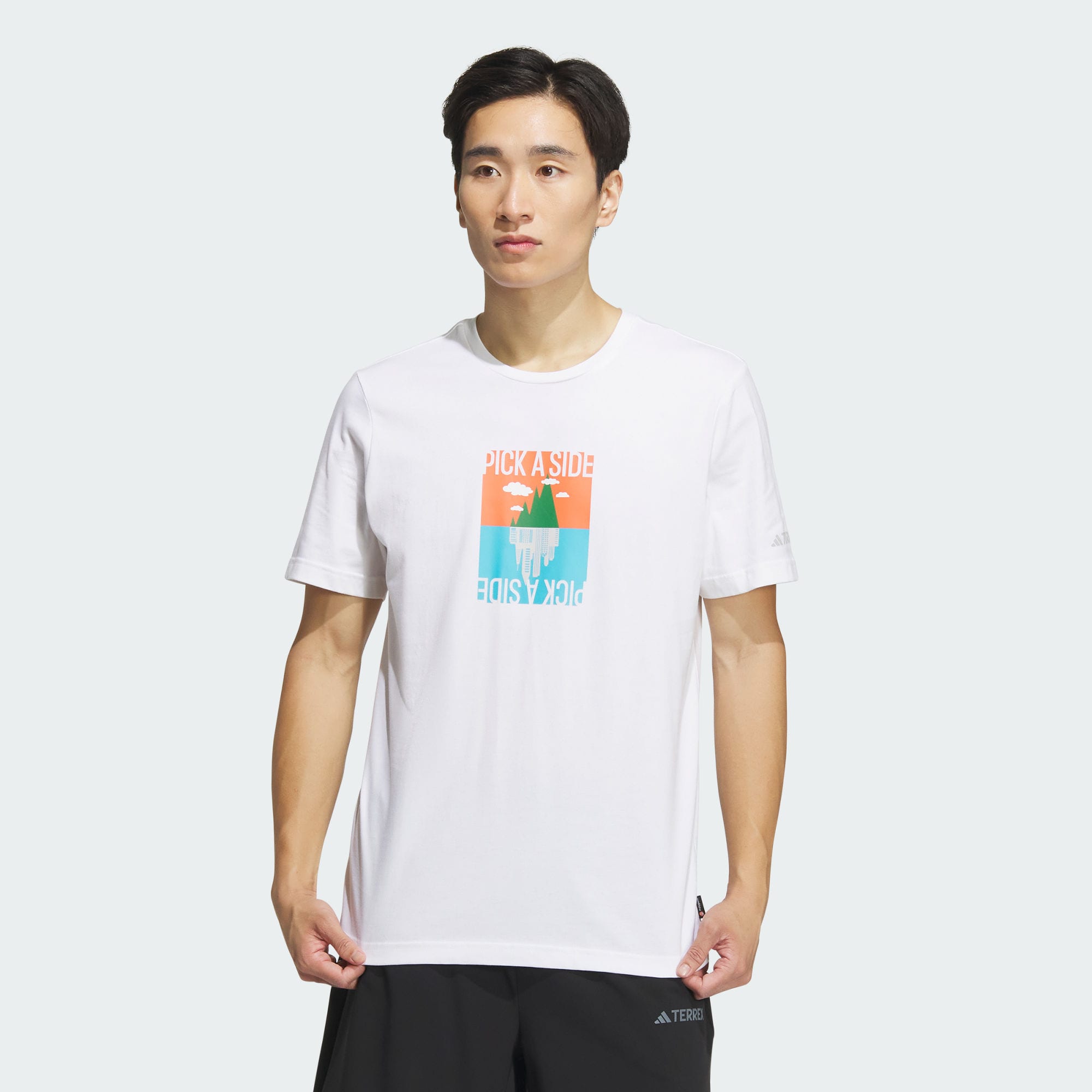 Мужская футболка adidas GRAPHIC POLYGIENE T-SHIRT 180 GSM белая