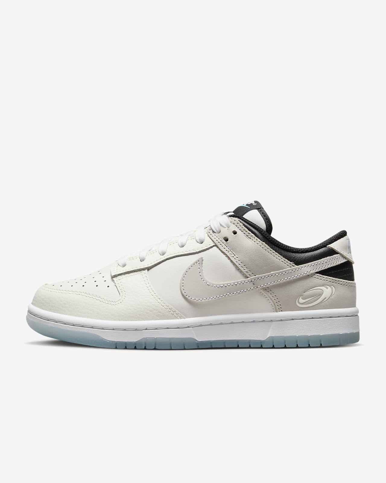 Женские кроссовки Nike Dunk Low SE белые