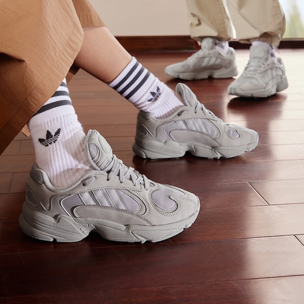 Кроссовки adidas YUNG-1 SHOES