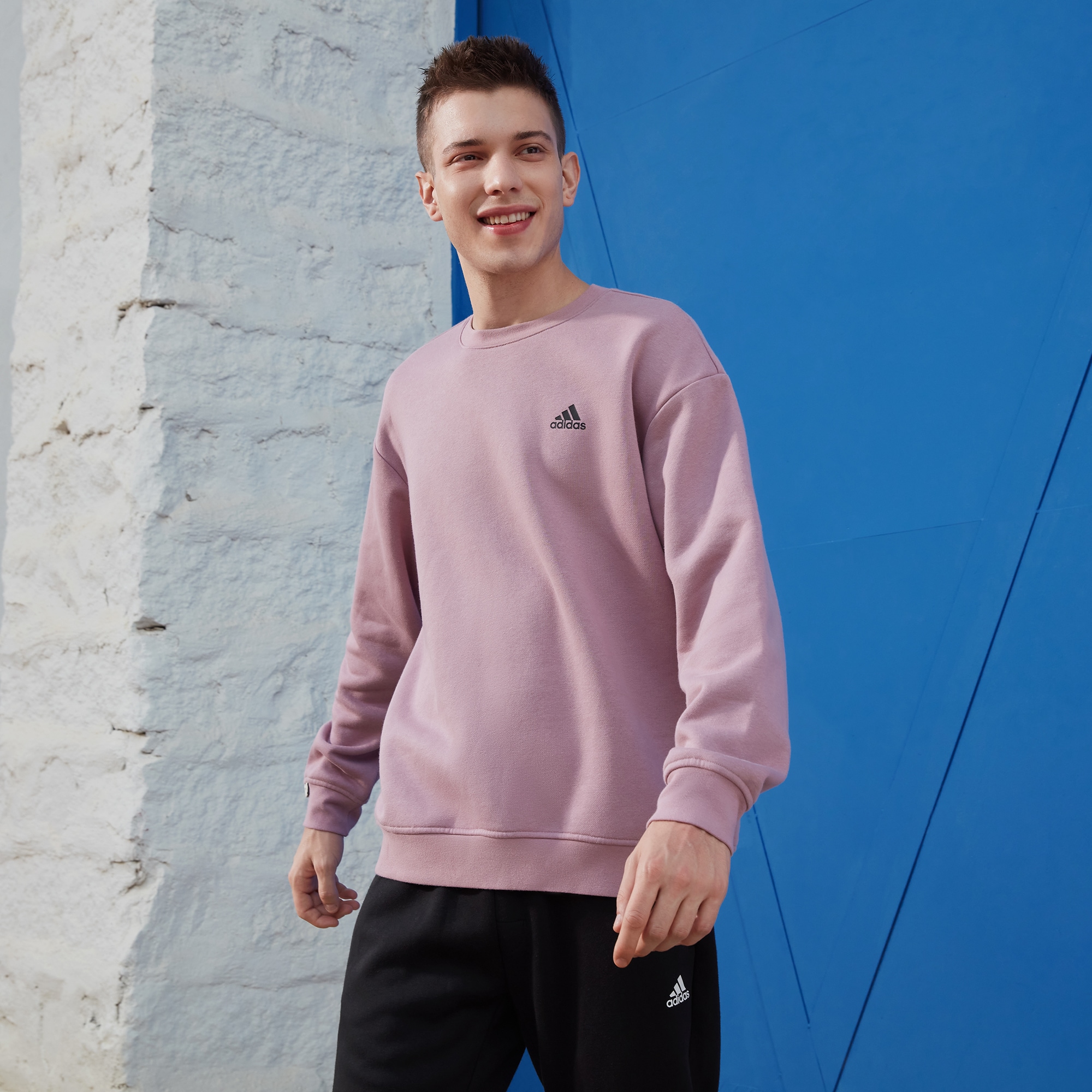 Свитшот adidas LABEL SWEATSHIRT IB2715