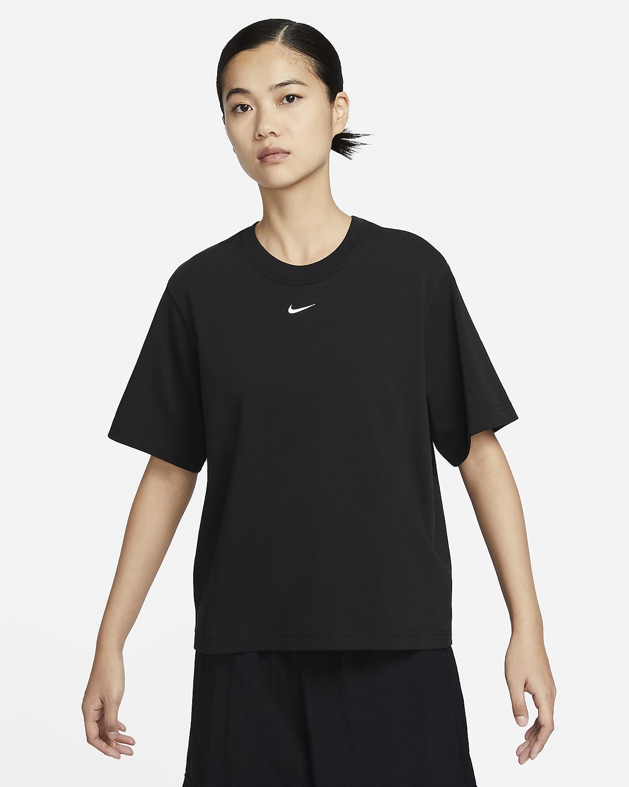 Женская футболка Nike Sportswear Essential черная