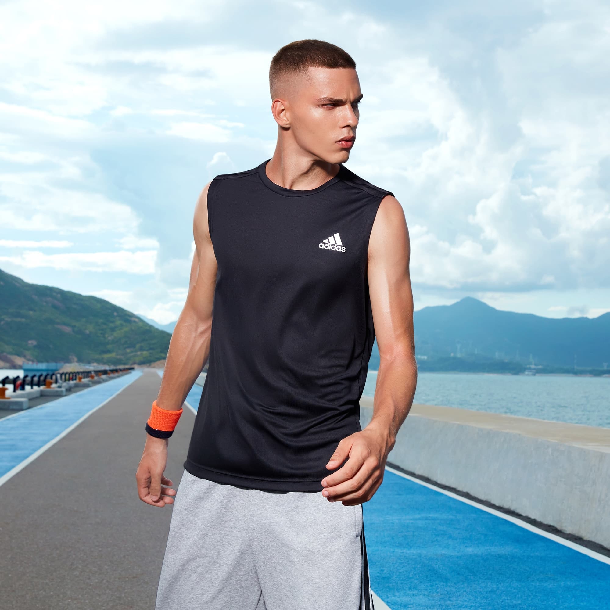 Мужская футболка adidas AEROREADY DESIGNED TO MOVE черная