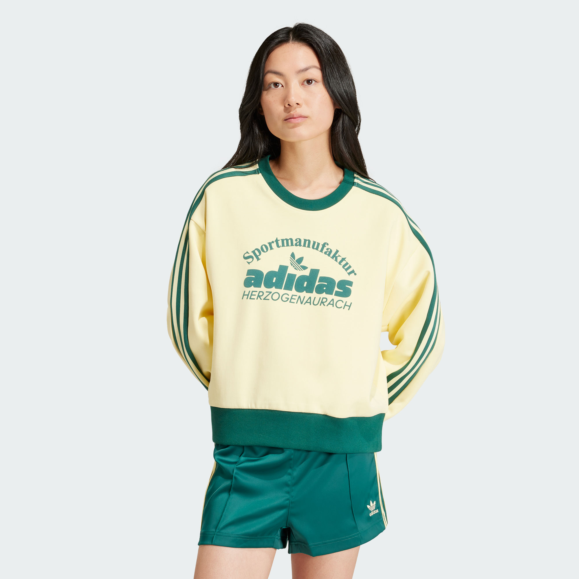 Женский свитшот adidas RETRO GRAPHICS SWEATSHIRT IS0373