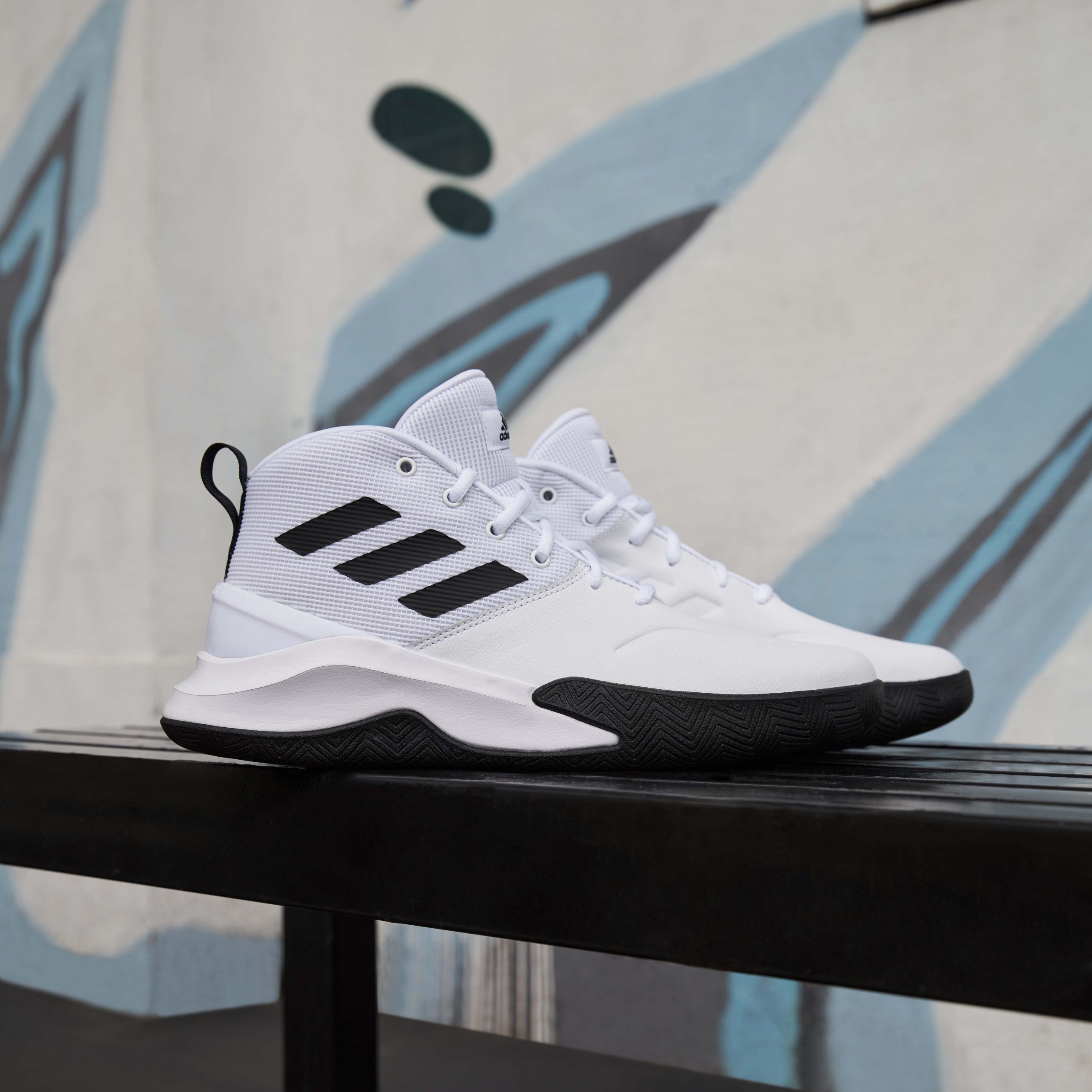 Мужские кроссовки adidas OWN THE GAME SHOES черно-белые