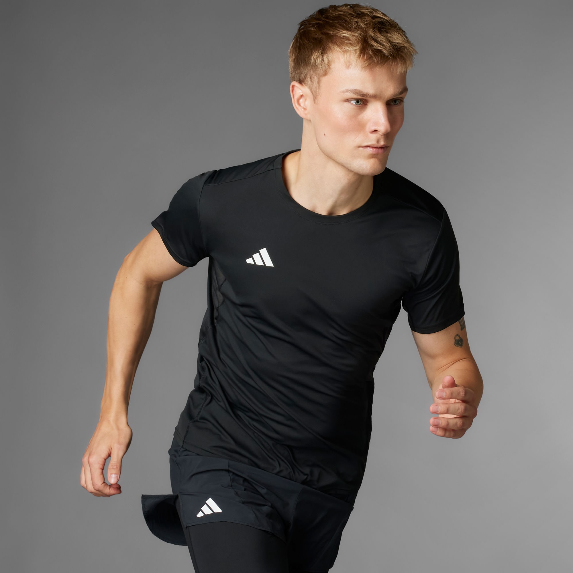 Мужская футболка adidas ADIZERO ESSENTIALS RUNNING TEE черная