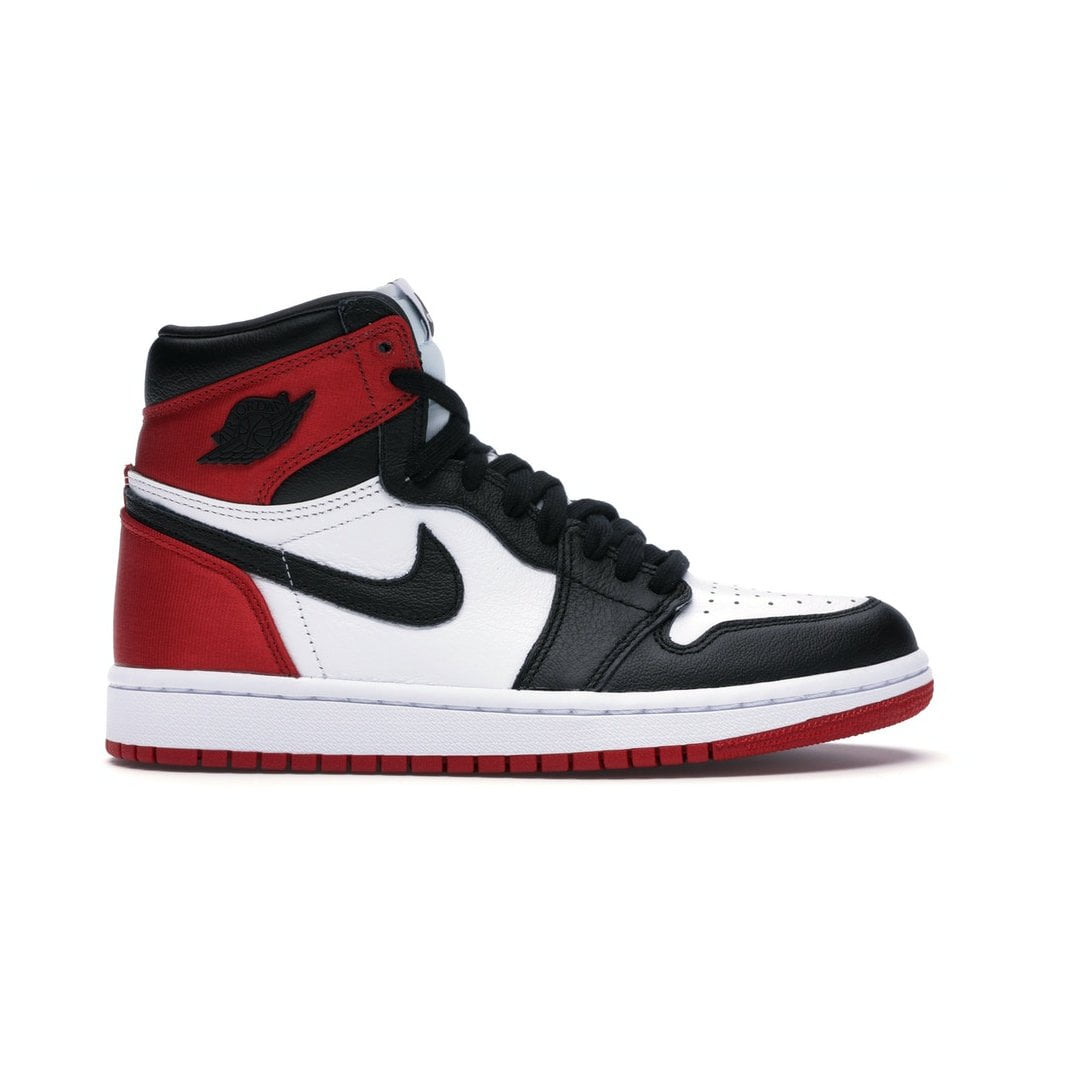 Кроссовки Nike Air Jordan 1 Retro High Satin Black Toe (W) белые