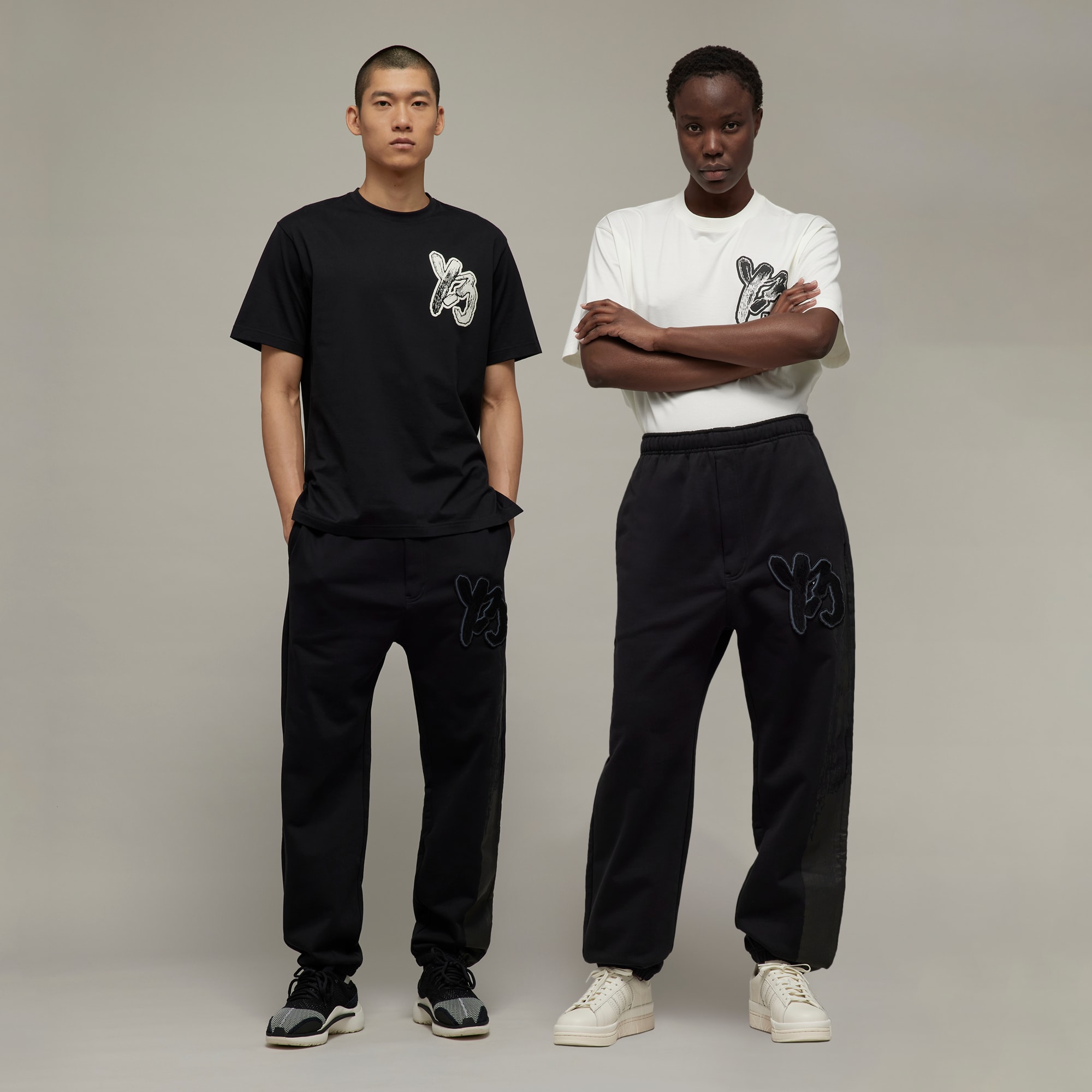 Брюки adidas GRAPHIC LOGO FRENCH TERRY PANTS