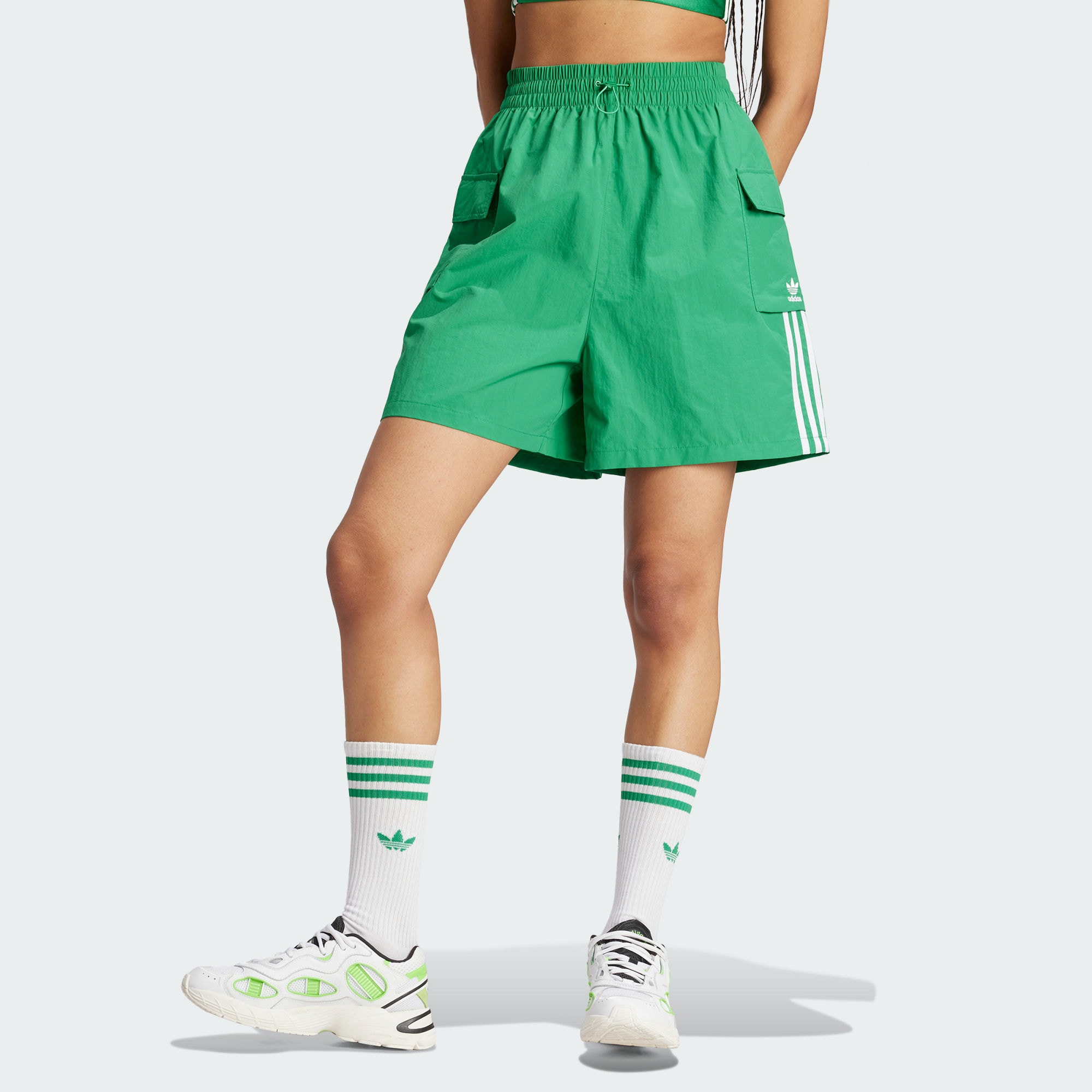 Женские шорты adidas ADICOLOR CARGO SHORTS