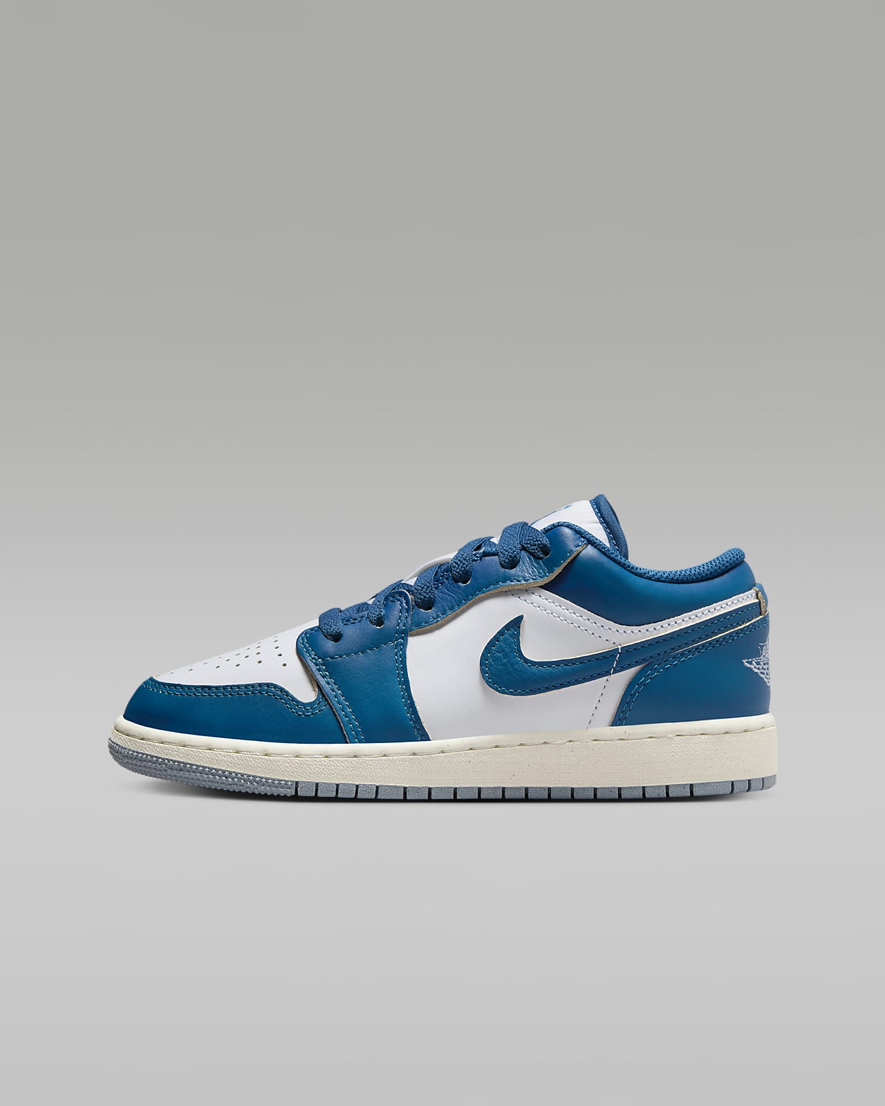 Детские кроссовки nike Air Jordan 1 Low SE (GS) белые