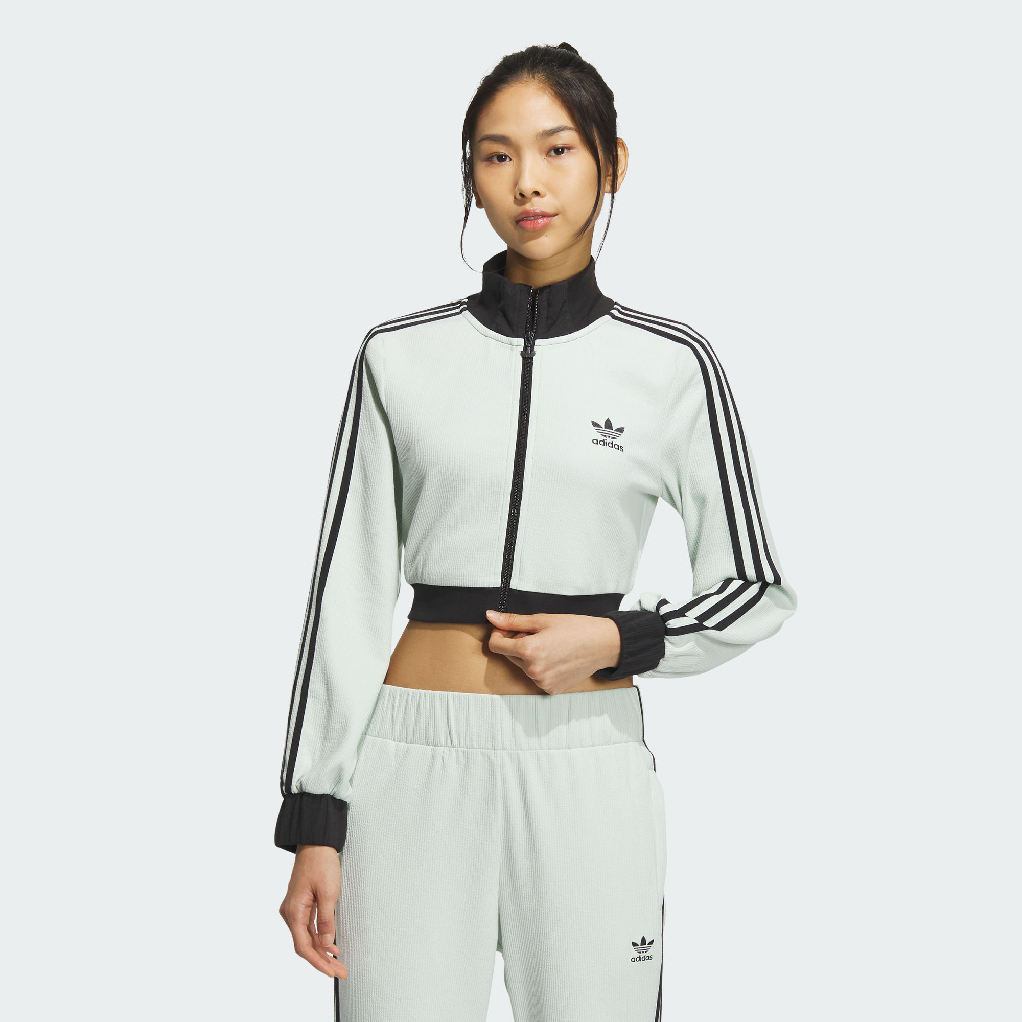 Женская куртка adidas CROPPED JACKET IY9460