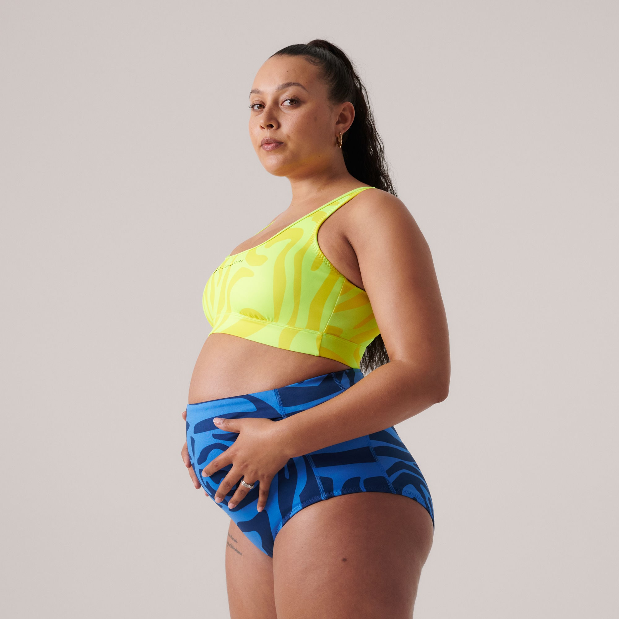 Женский купальник adidas MATERNITY BIKINI TOP HR4497